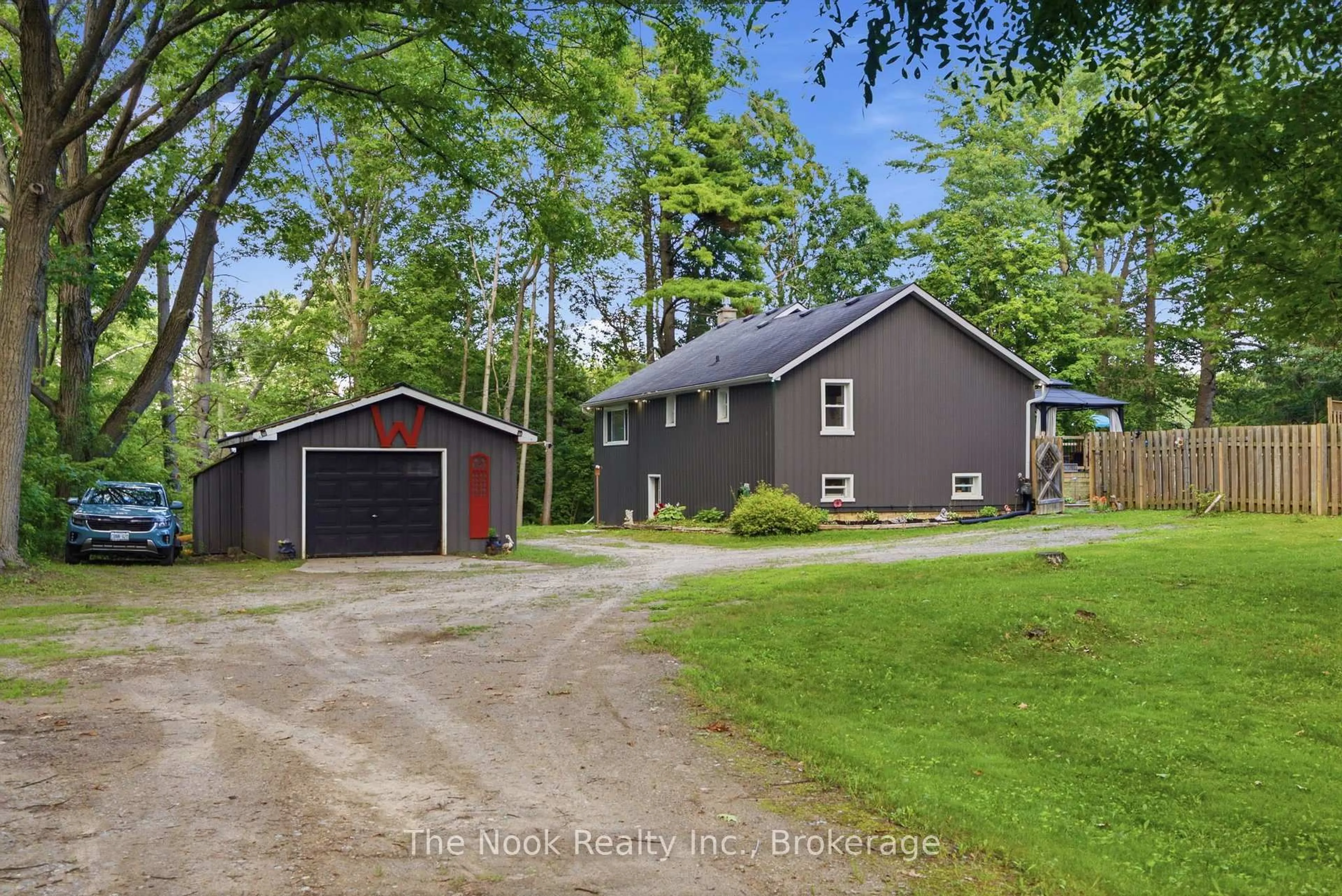 A pic from outside/outdoor area/front of a property/back of a property/a pic from drone, unknown for 5203 Valleyview Cres, Hamilton Township Ontario K0L 1E0