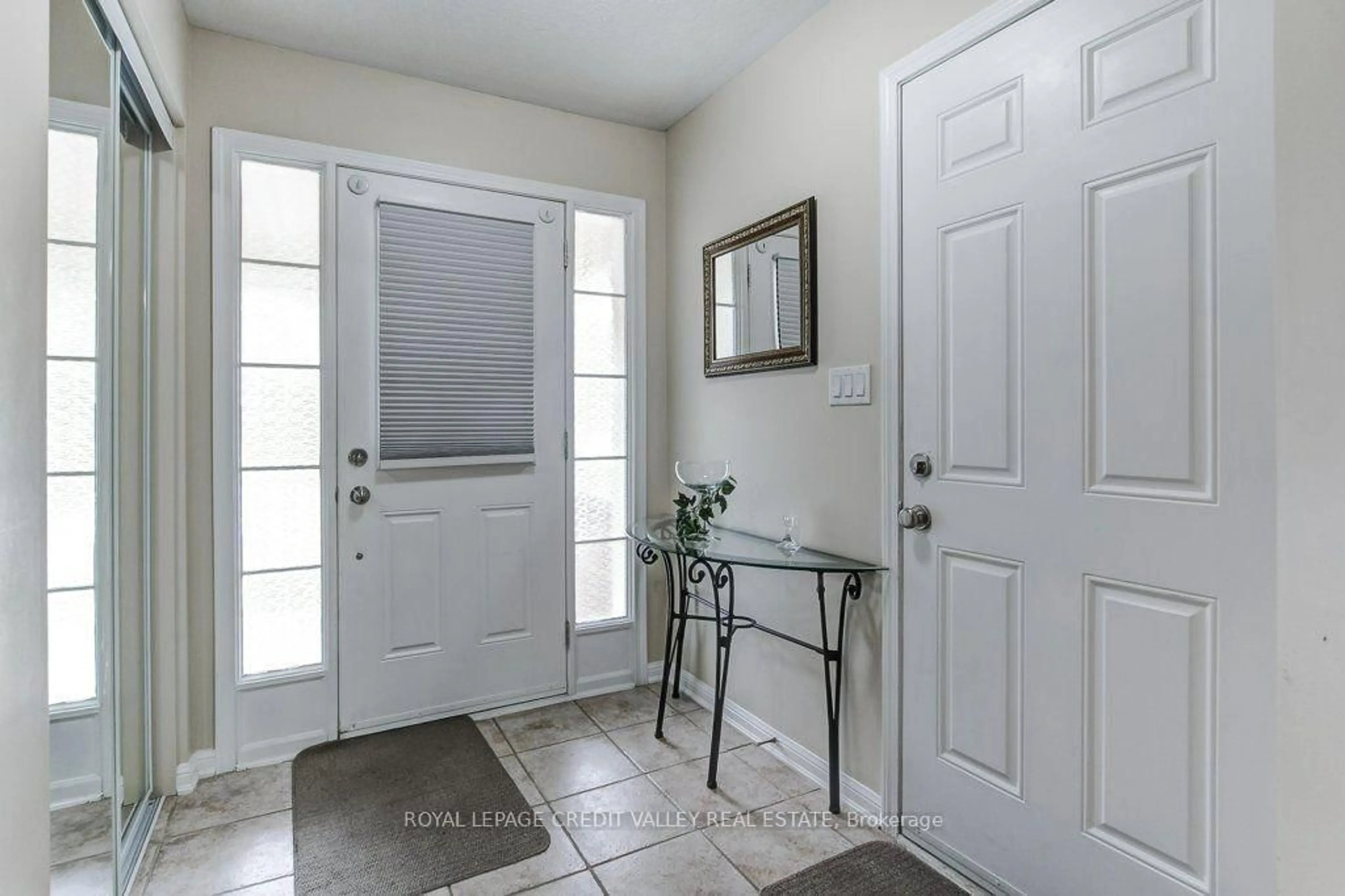 Indoor entryway for 71 Garth Massey Dr #66, Cambridge Ontario N1T 2G8