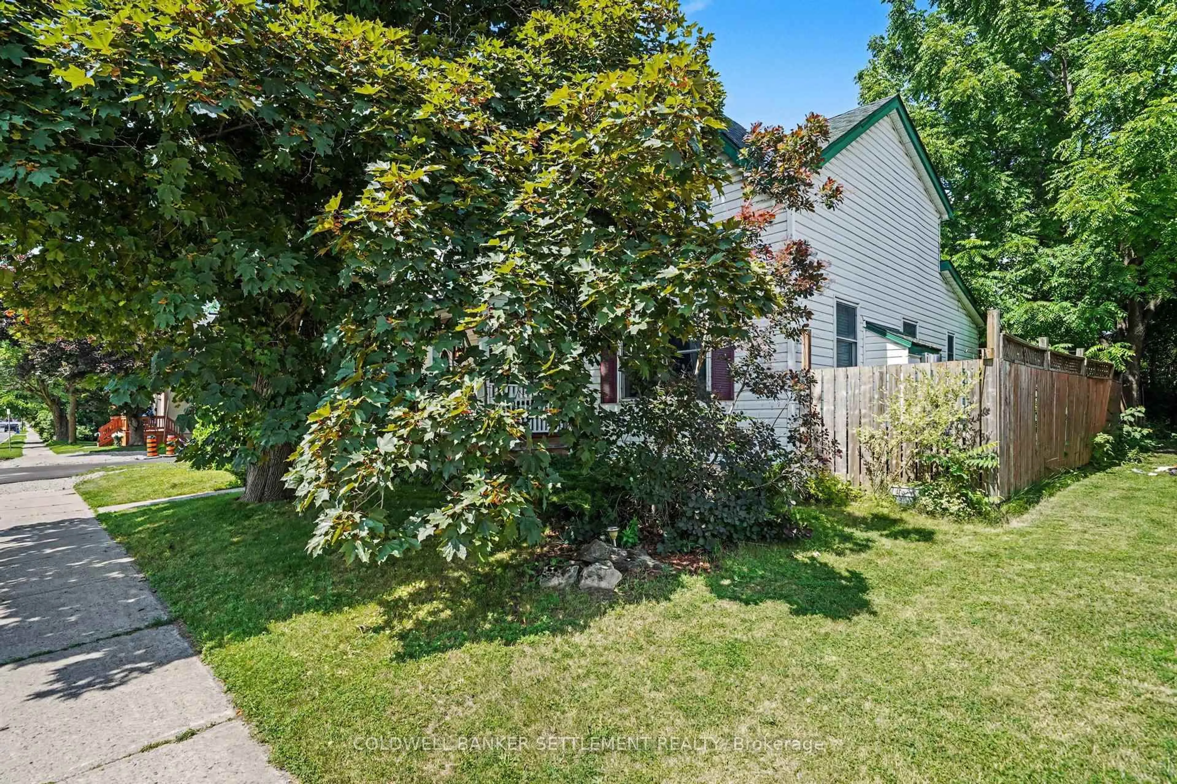A pic from outside/outdoor area/front of a property/back of a property/a pic from drone, street for 217 Gore St, Perth Ontario K7H 1K6