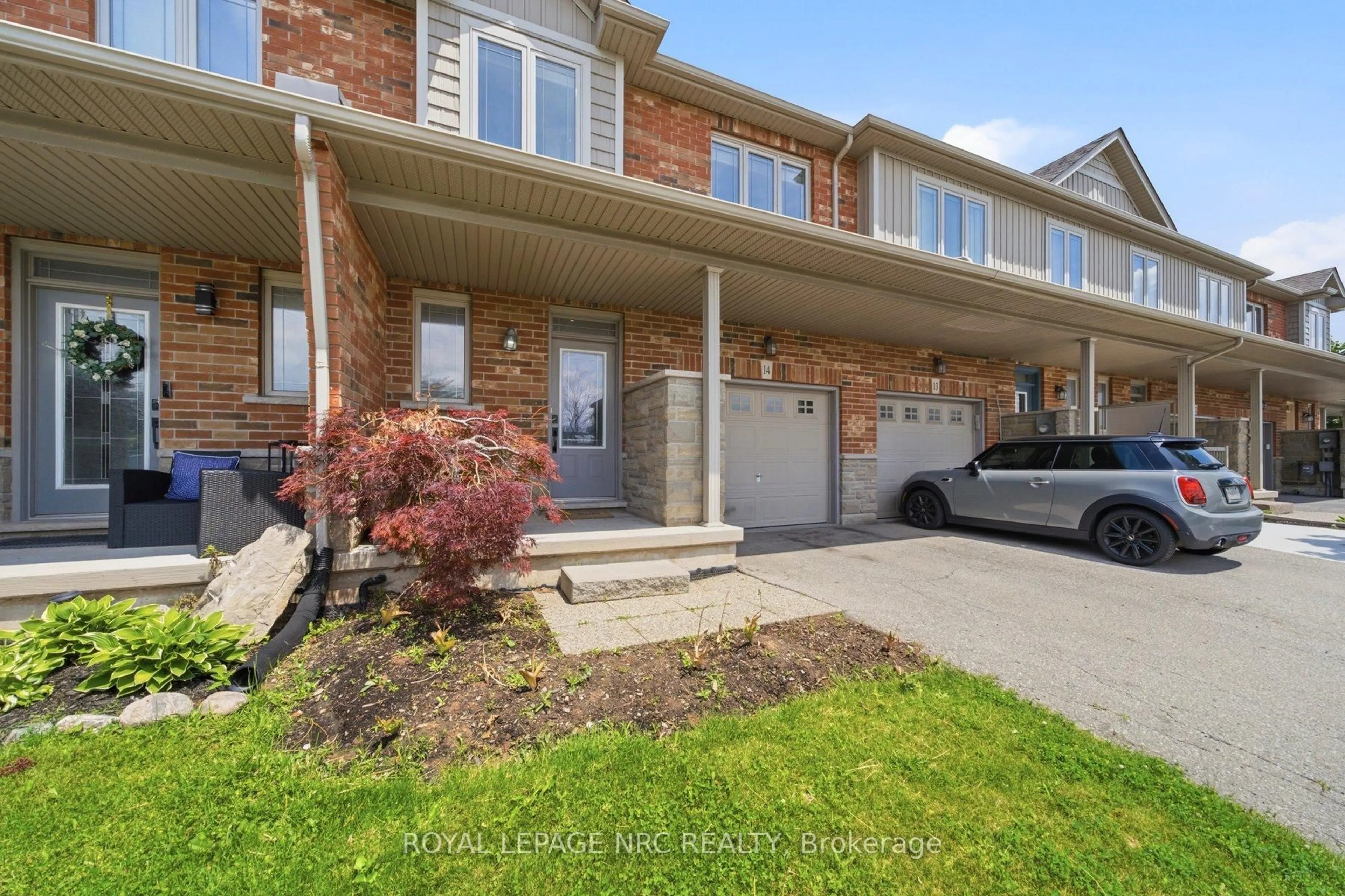 Home with brick exterior material, street for 380 Lake St #14, Grimsby Ontario L3M 0E8