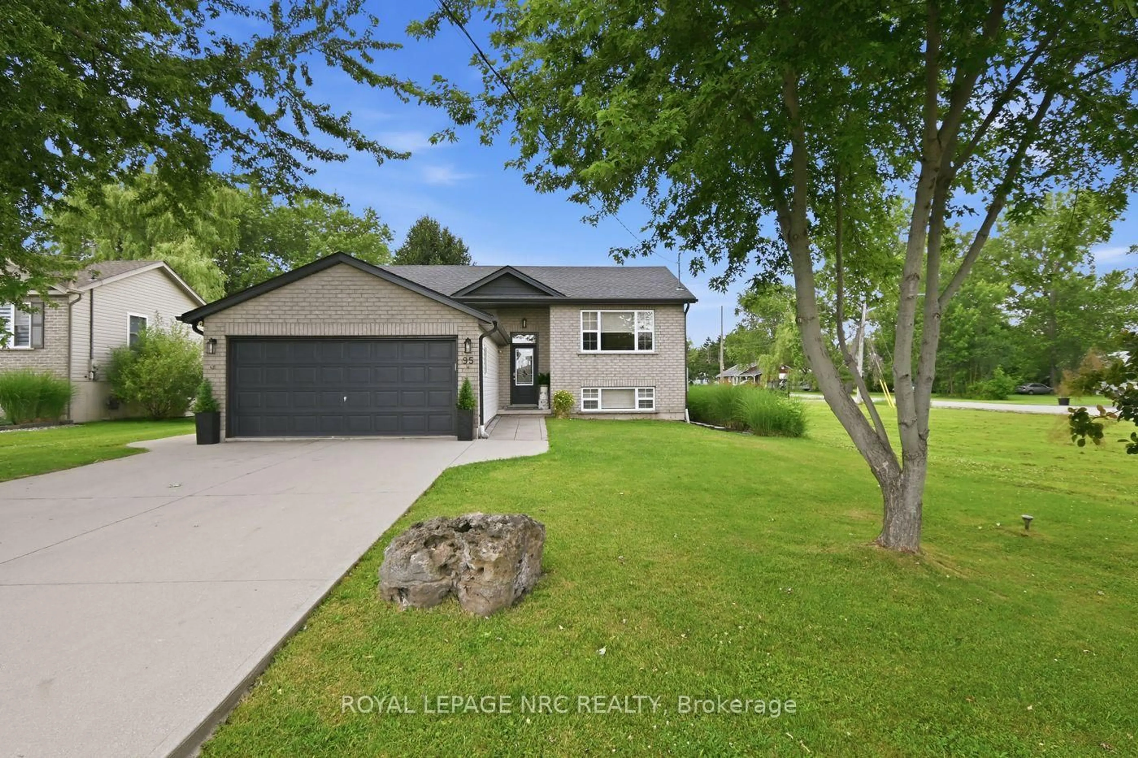 A pic from outside/outdoor area/front of a property/back of a property/a pic from drone, street for 95 Neva Rd, Fort Erie Ontario L0S 1N0