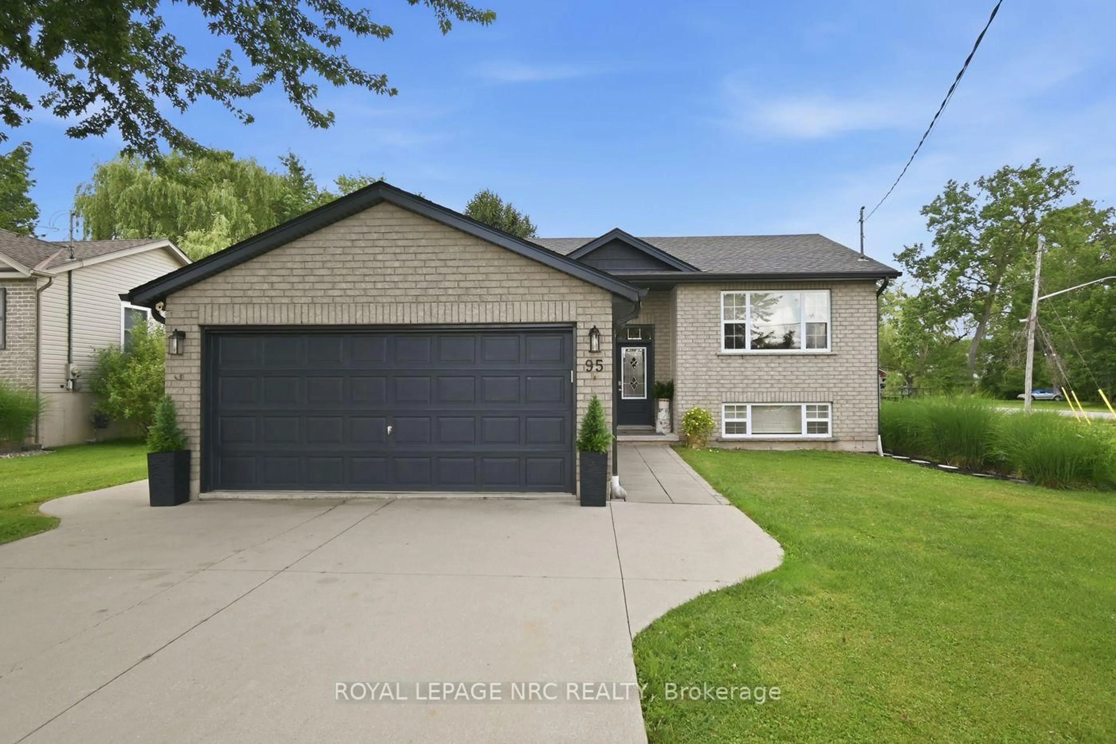 Home with brick exterior material, street for 95 Neva Rd, Fort Erie Ontario L0S 1N0