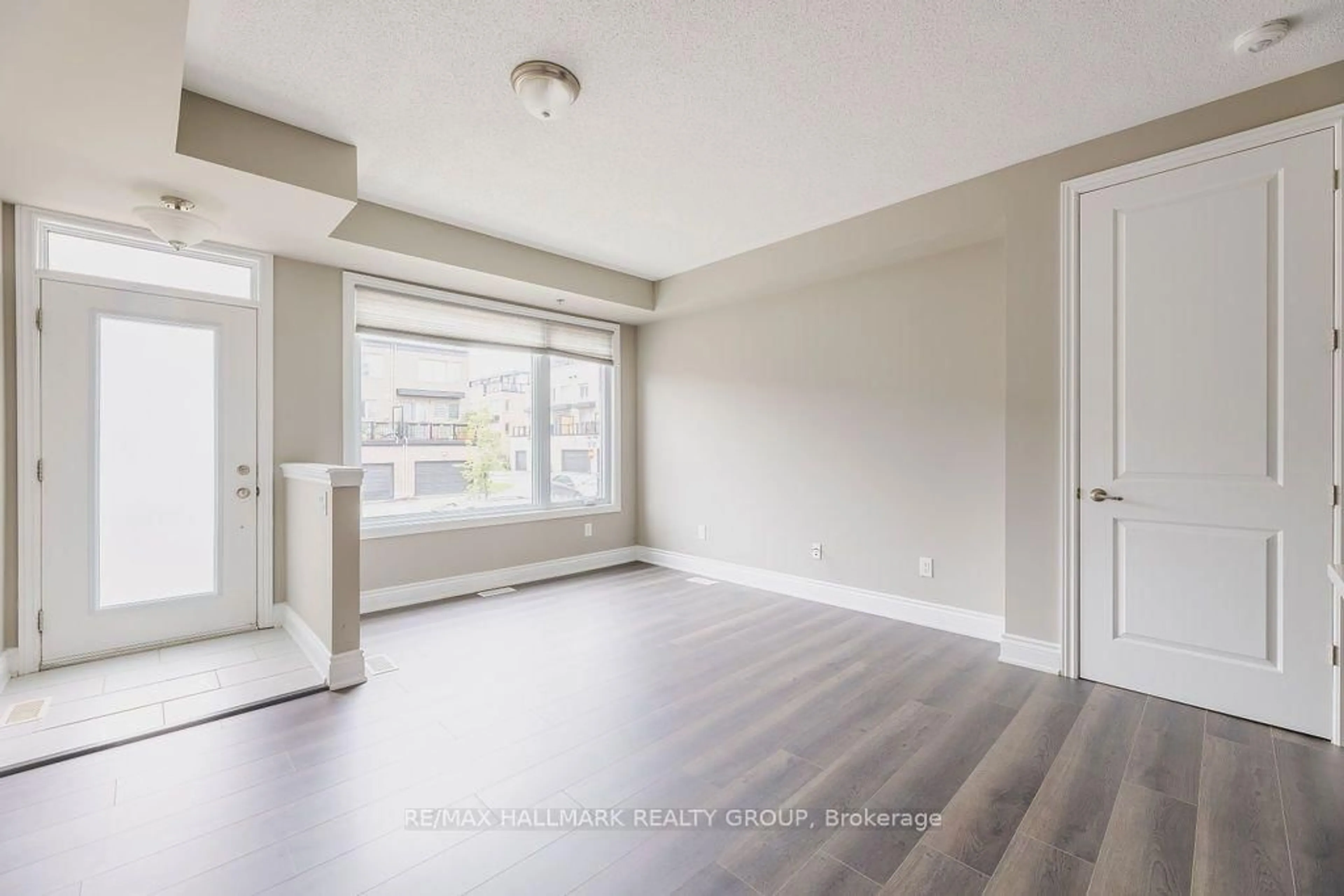 A pic of a room for 535 Ozawa Private, Ottawa Ontario K1K 4Z8