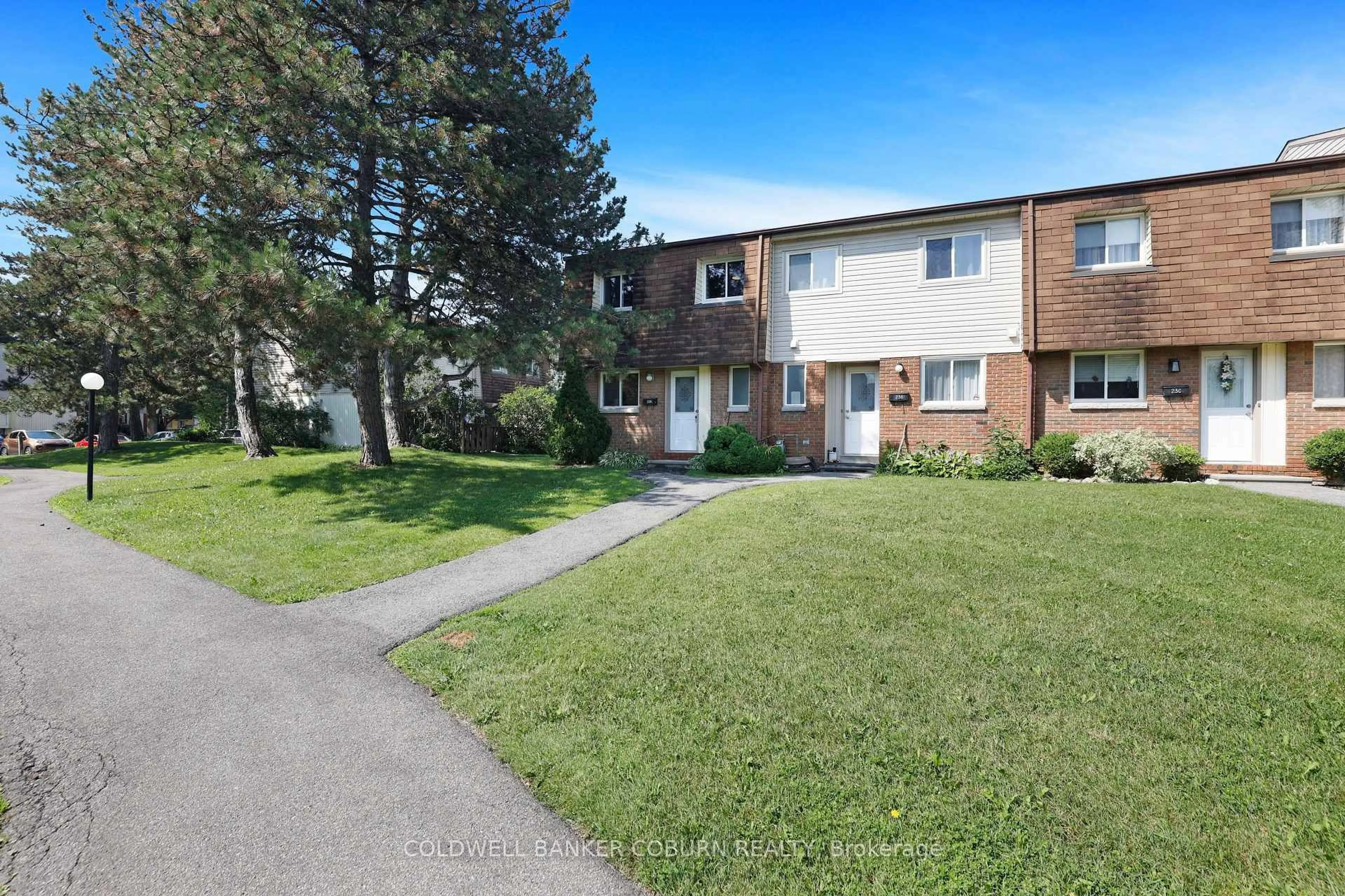 A pic from outside/outdoor area/front of a property/back of a property/a pic from drone, street for 23 Sonnet Cres #23, Ottawa Ontario K2H 8W8