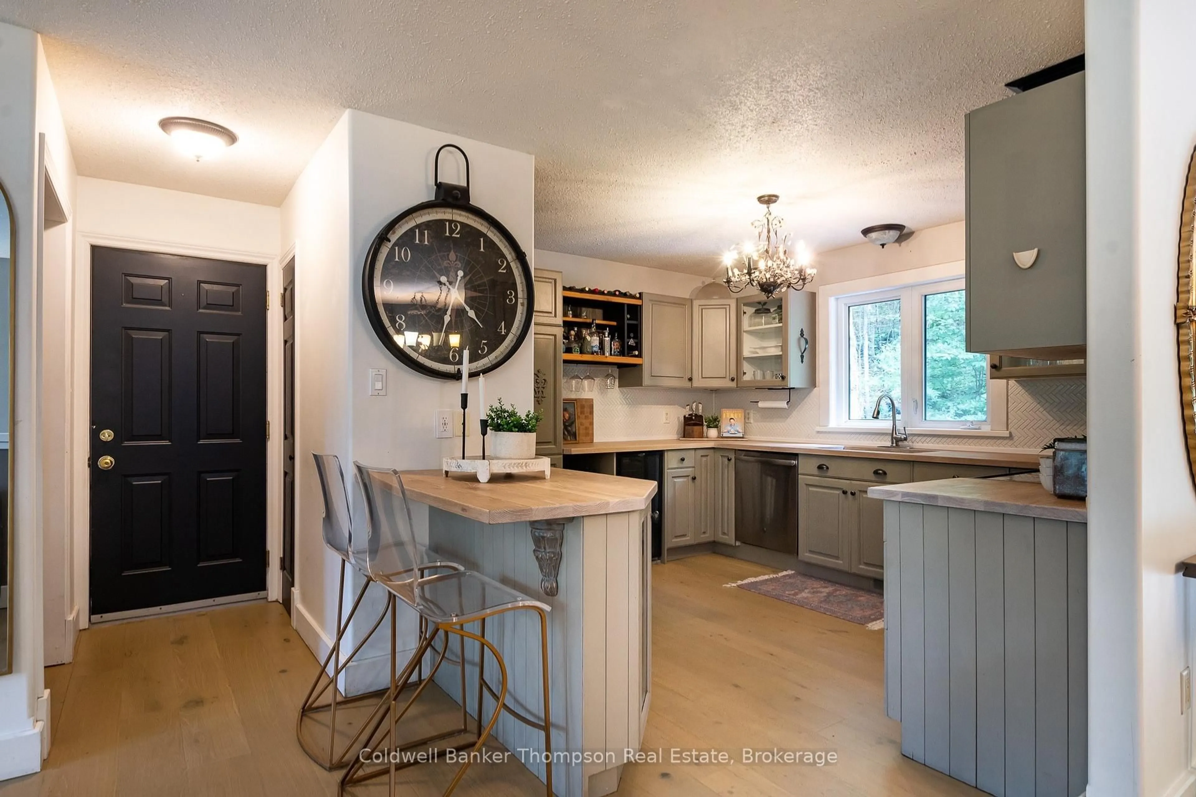 Open concept kitchen, unknown for 791 Old Muskoka Rd, Huntsville Ontario P0B 1M0