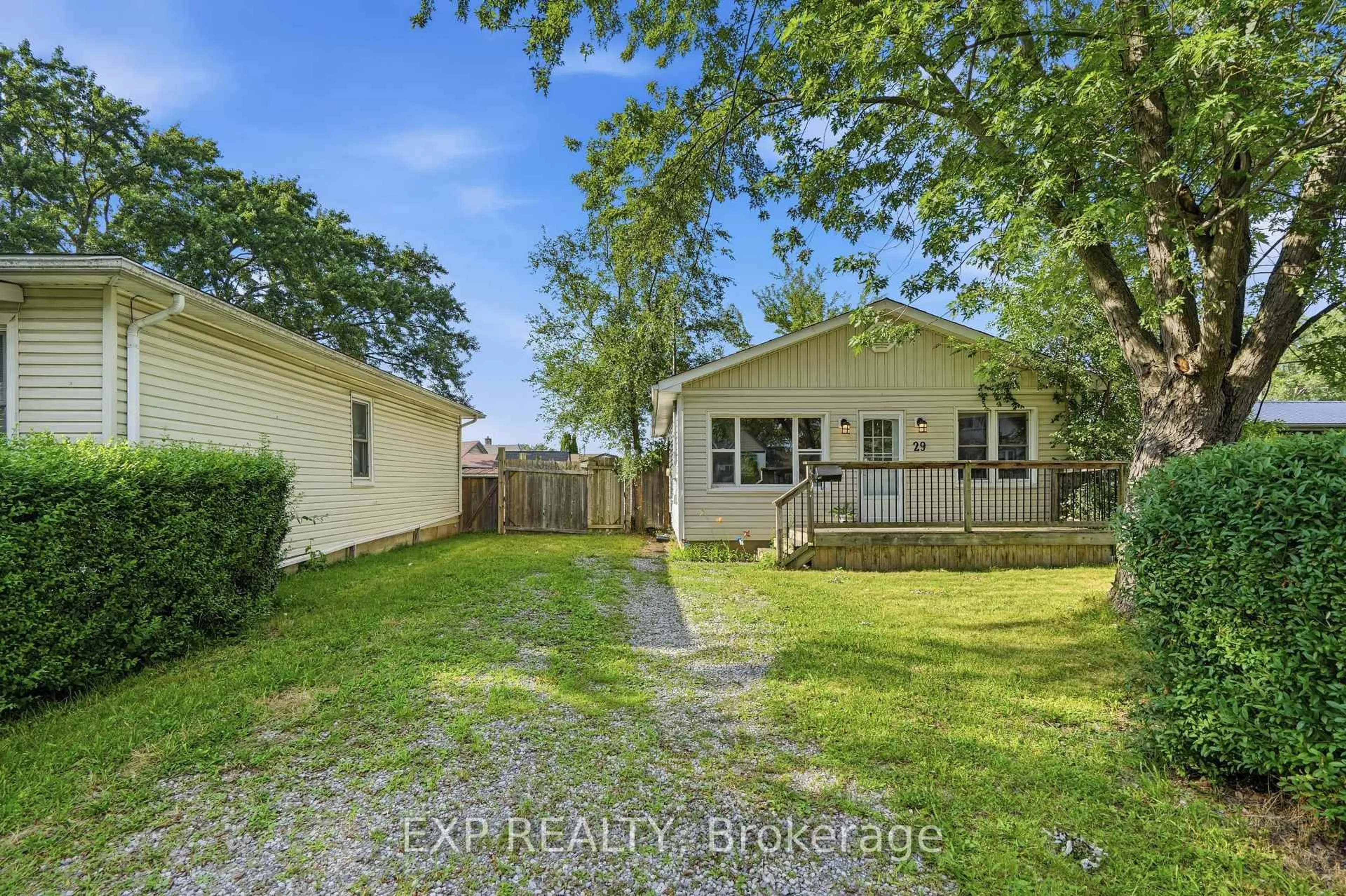 A pic from outside/outdoor area/front of a property/back of a property/a pic from drone, street for 29 Rockwood Ave, St. Catharines Ontario L2P 1E6