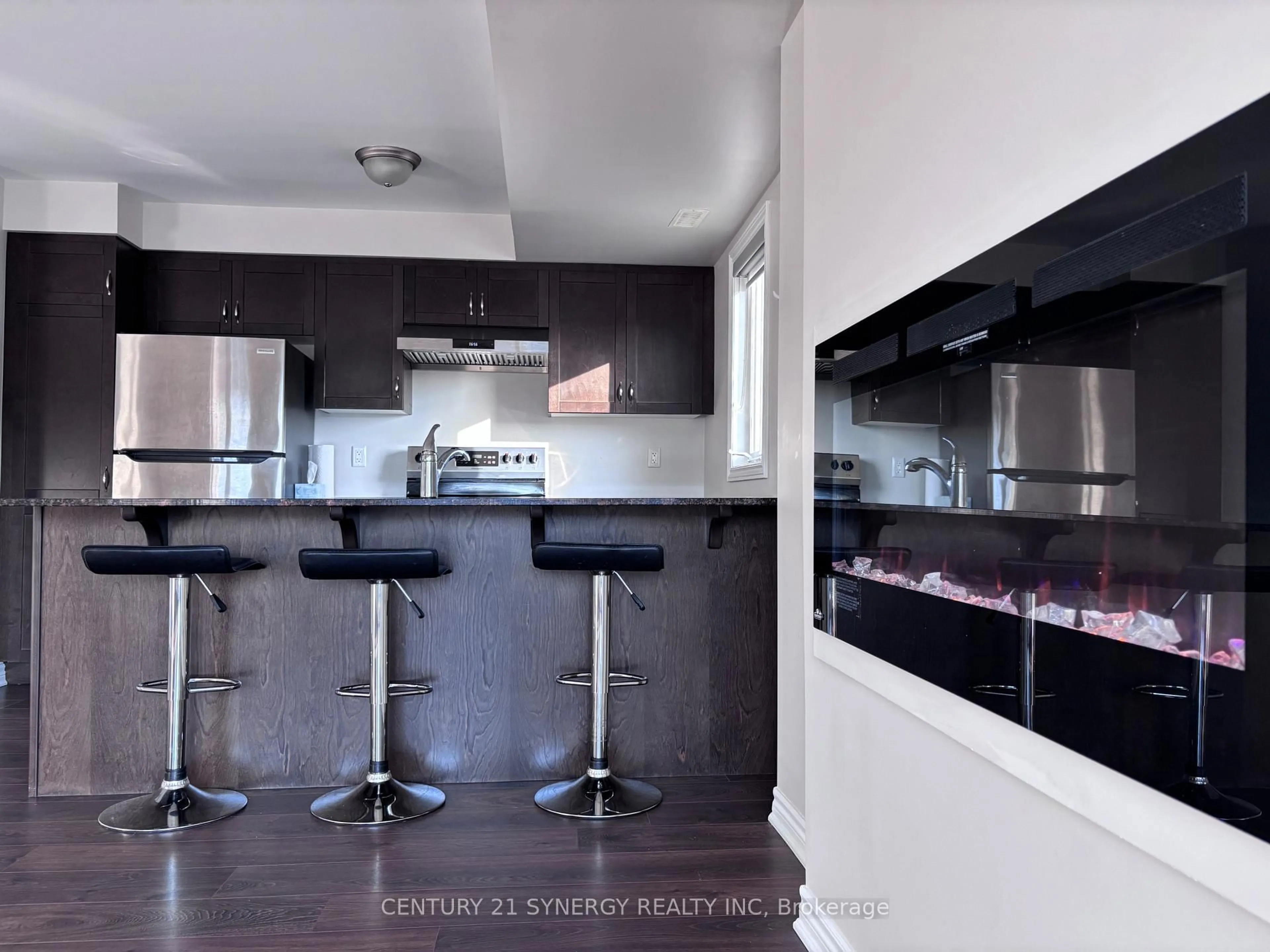 Contemporary kitchen, unknown for 2240 Watercolours Way, Ottawa Ontario K2J 6L3