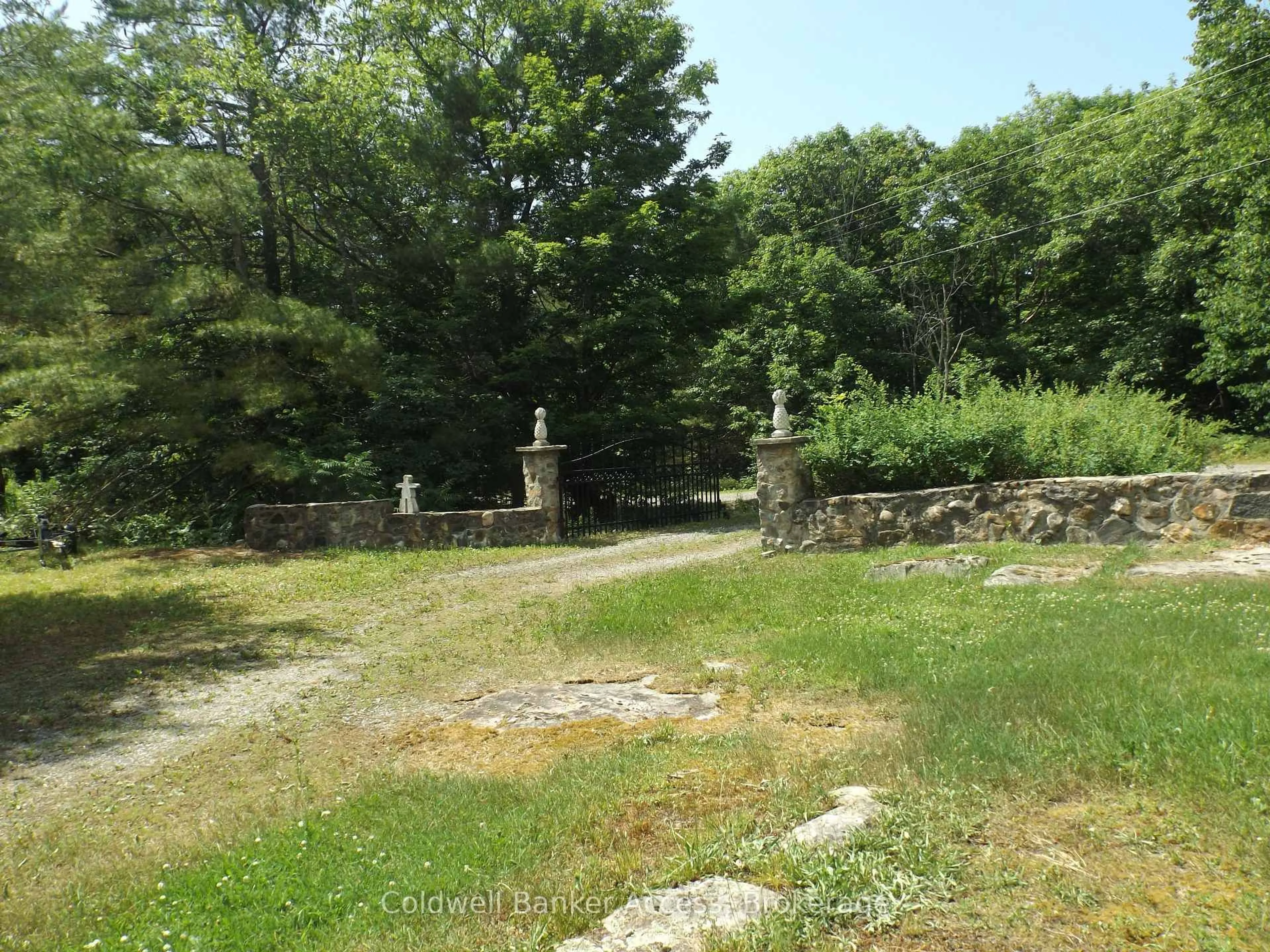 Patio, unknown for 55 Munro Dr, The Archipelago Ontario P0C 1H0