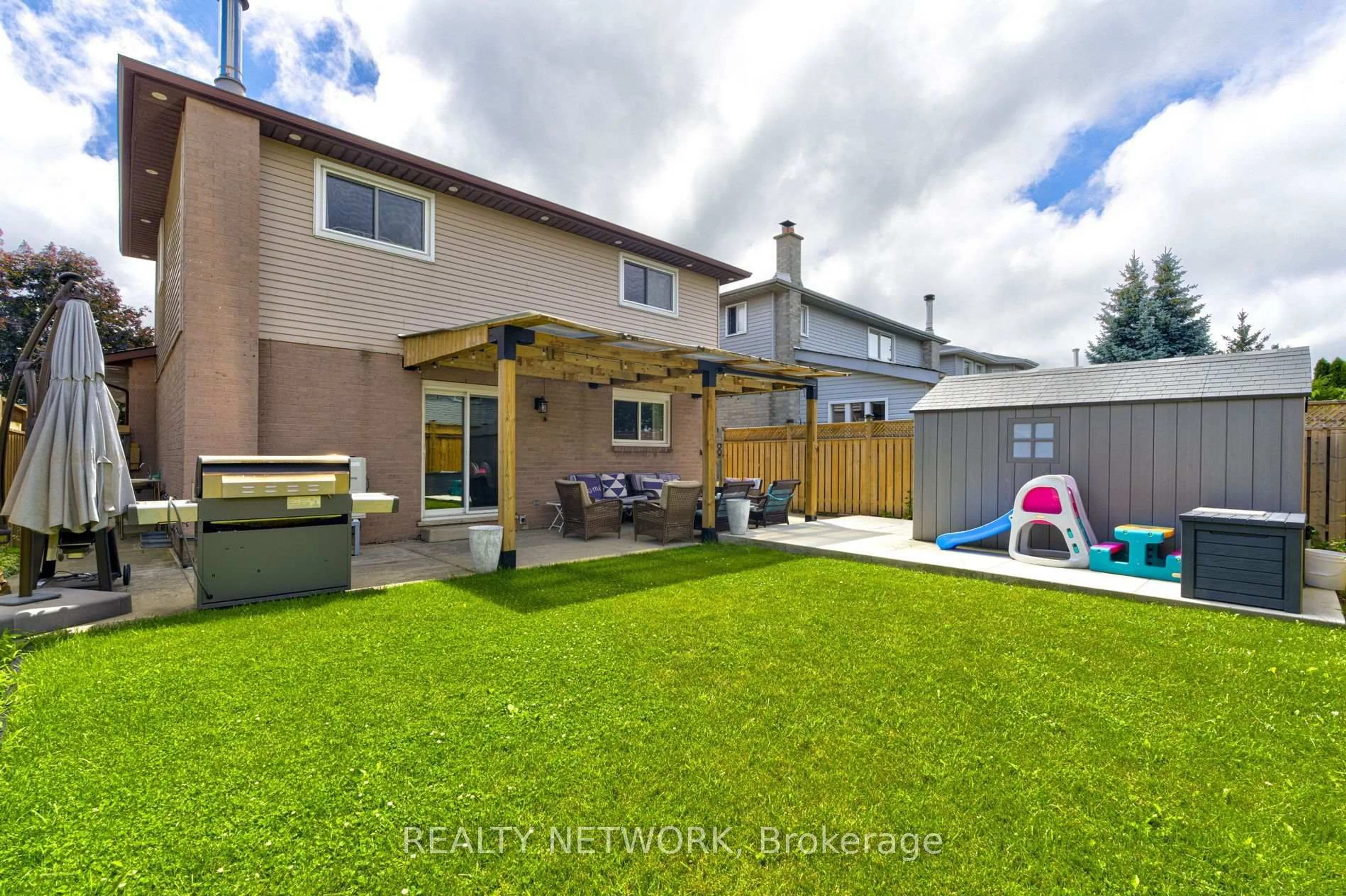 Patio, street for 214 Merrilee Cres, Hamilton Ontario L9A 5E2