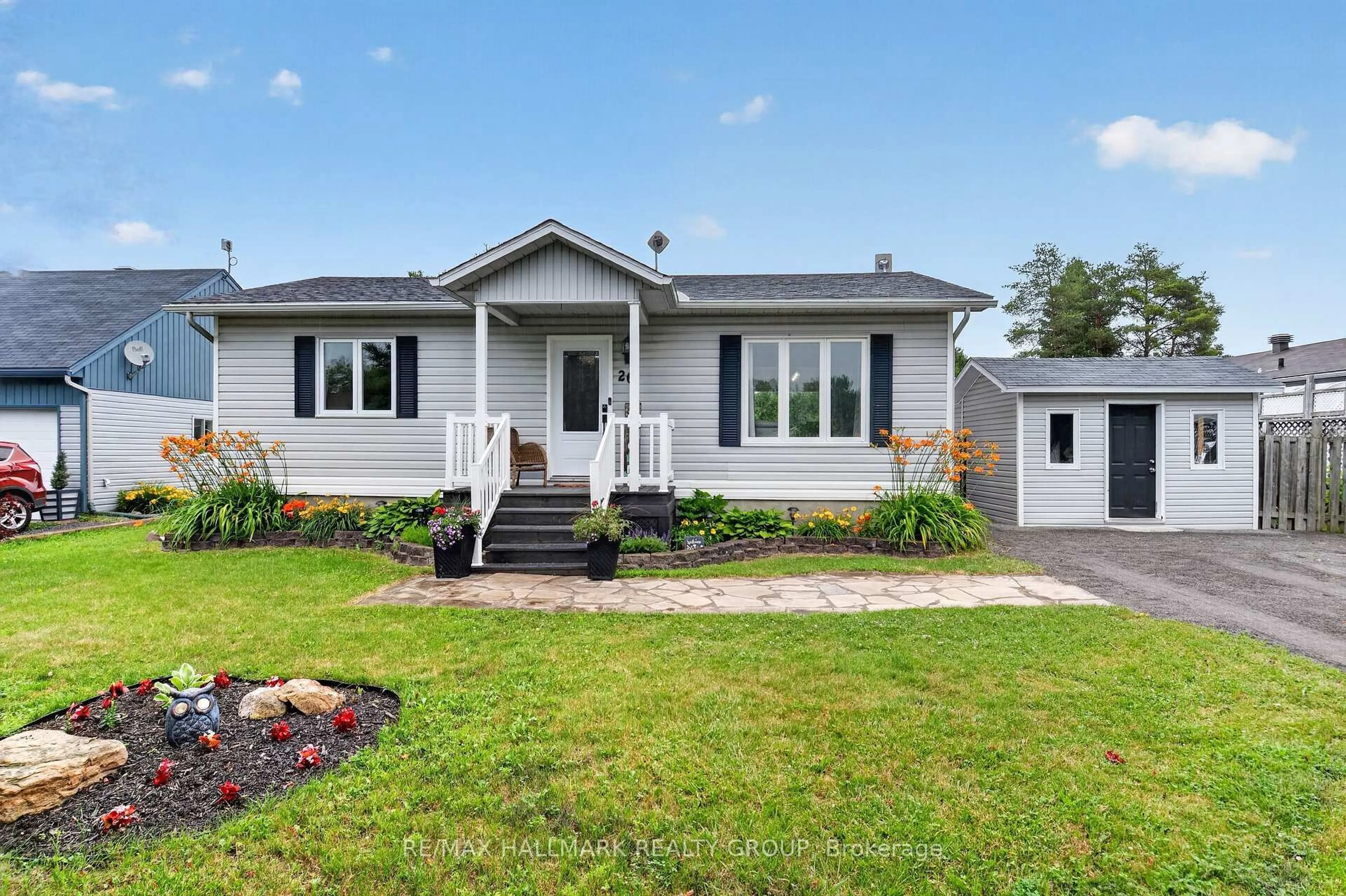 Home with vinyl exterior material, street for 26 Monarch Cres #26, Russell Ontario K0A 2M0