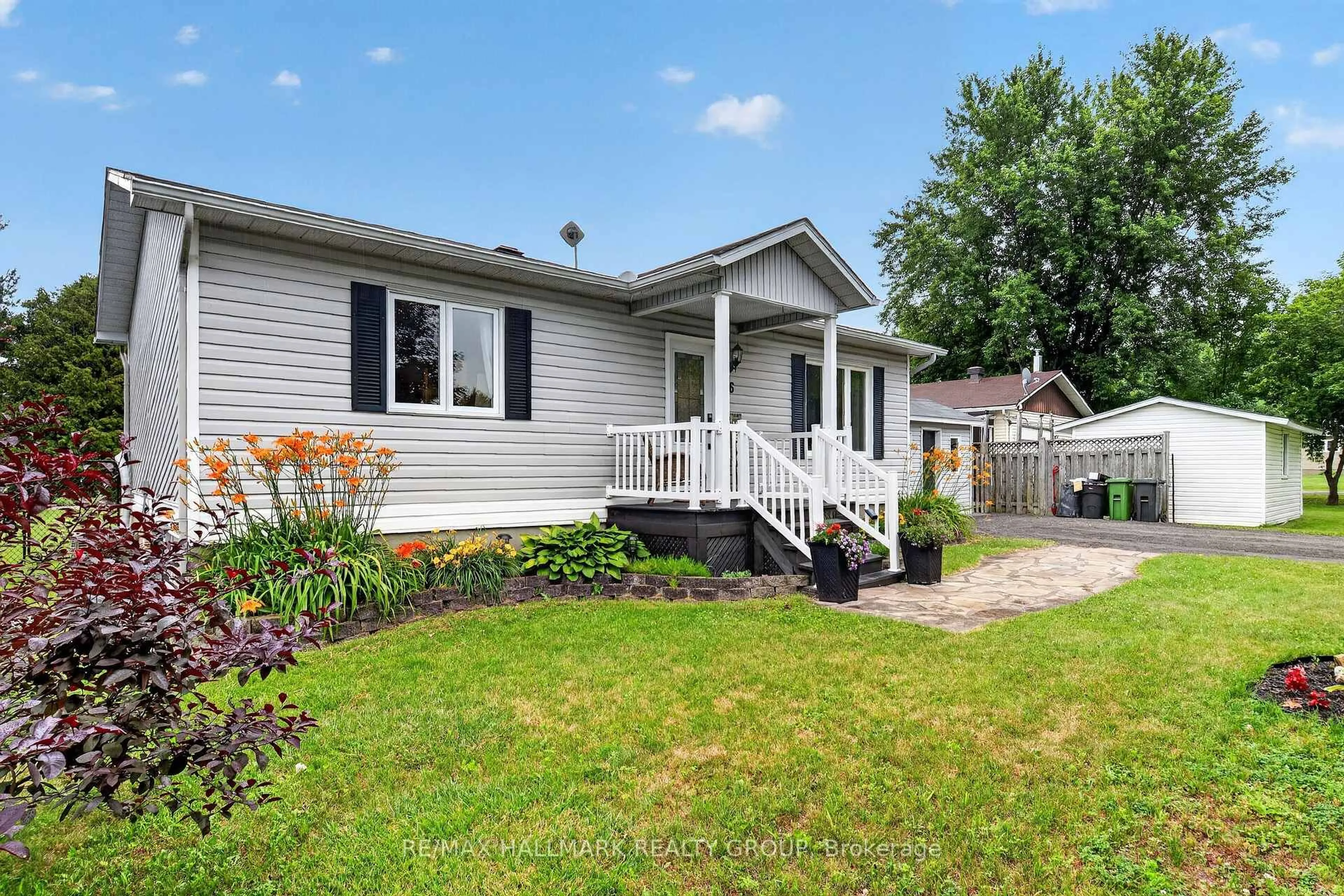 Home with vinyl exterior material, street for 26 Monarch Cres #26, Russell Ontario K0A 2M0