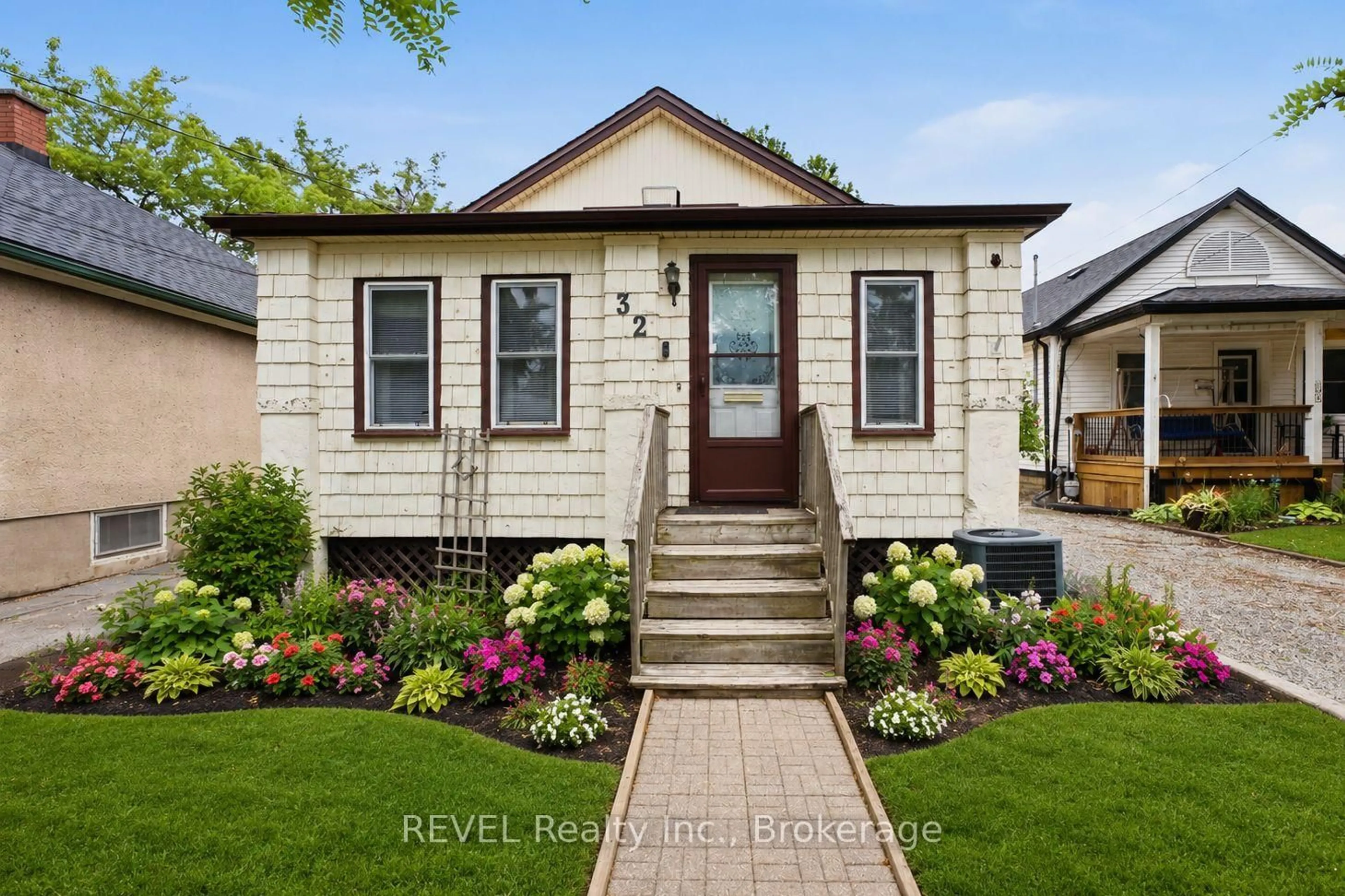 Home with brick exterior material, street for 32 St Peter St, St. Catharines Ontario L2T 1N9