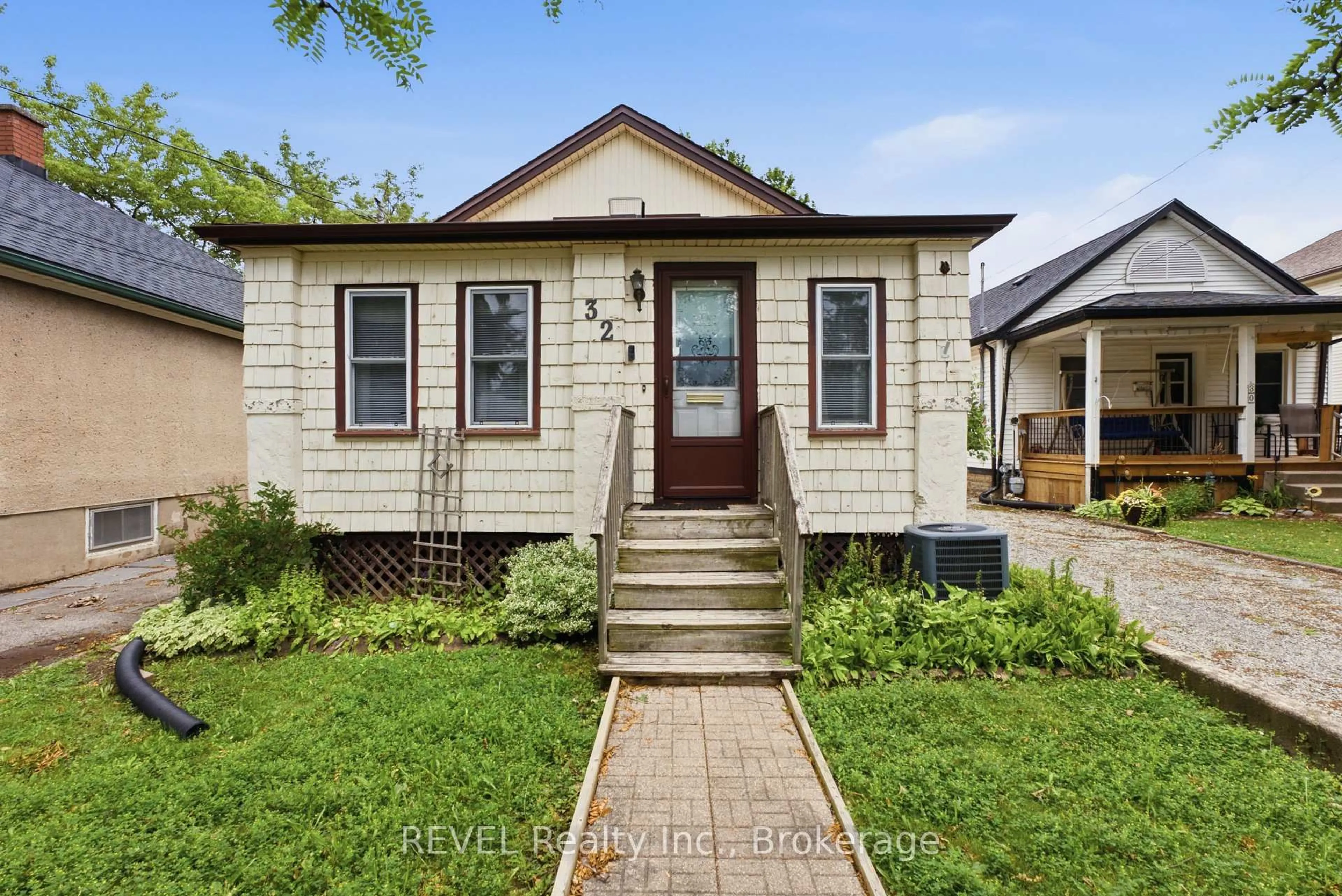 Home with brick exterior material, street for 32 St Peter St, St. Catharines Ontario L2T 1N9