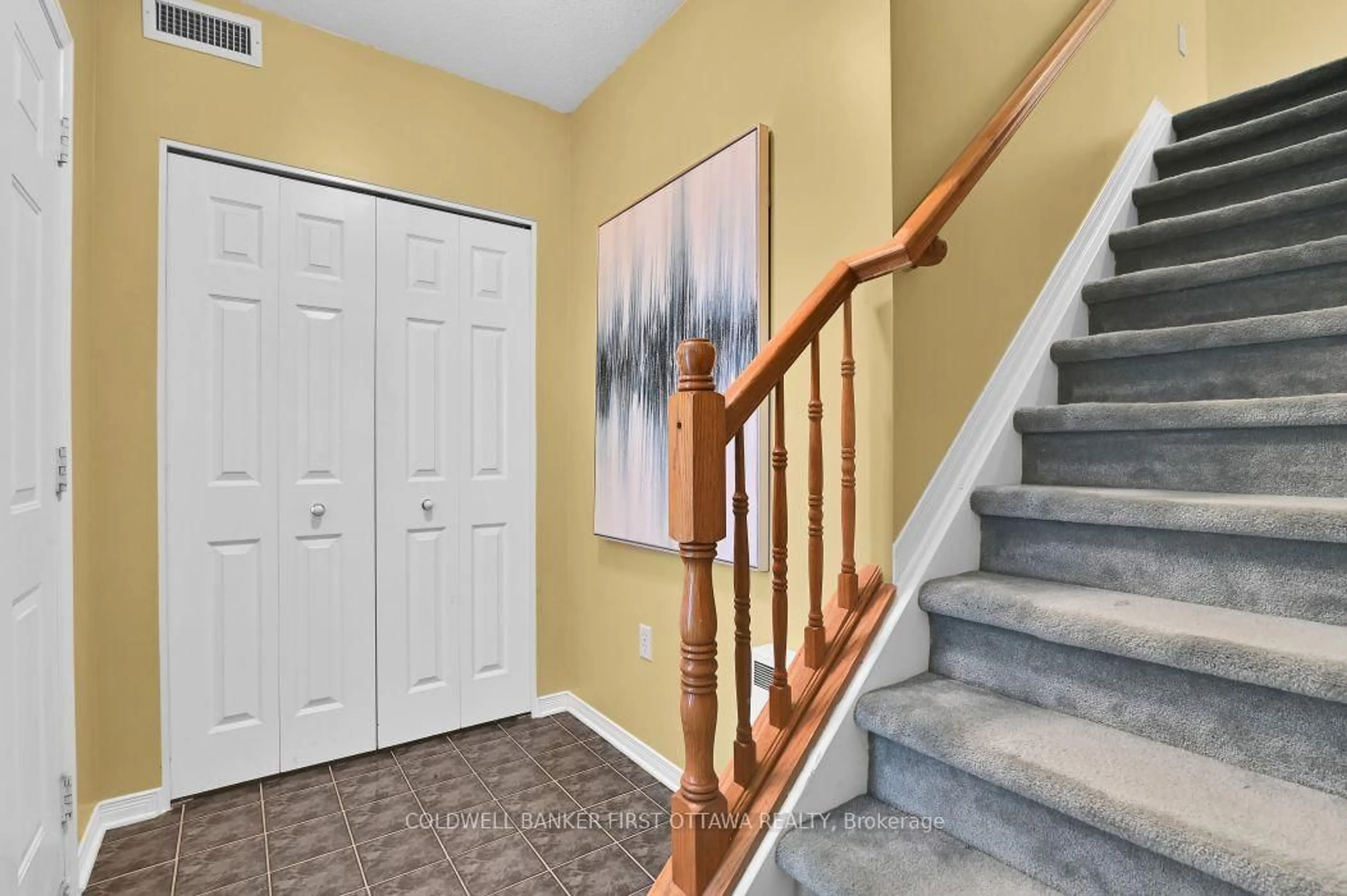 Unknown for 99 Robson Crt, Ottawa Ontario K2K 2W1