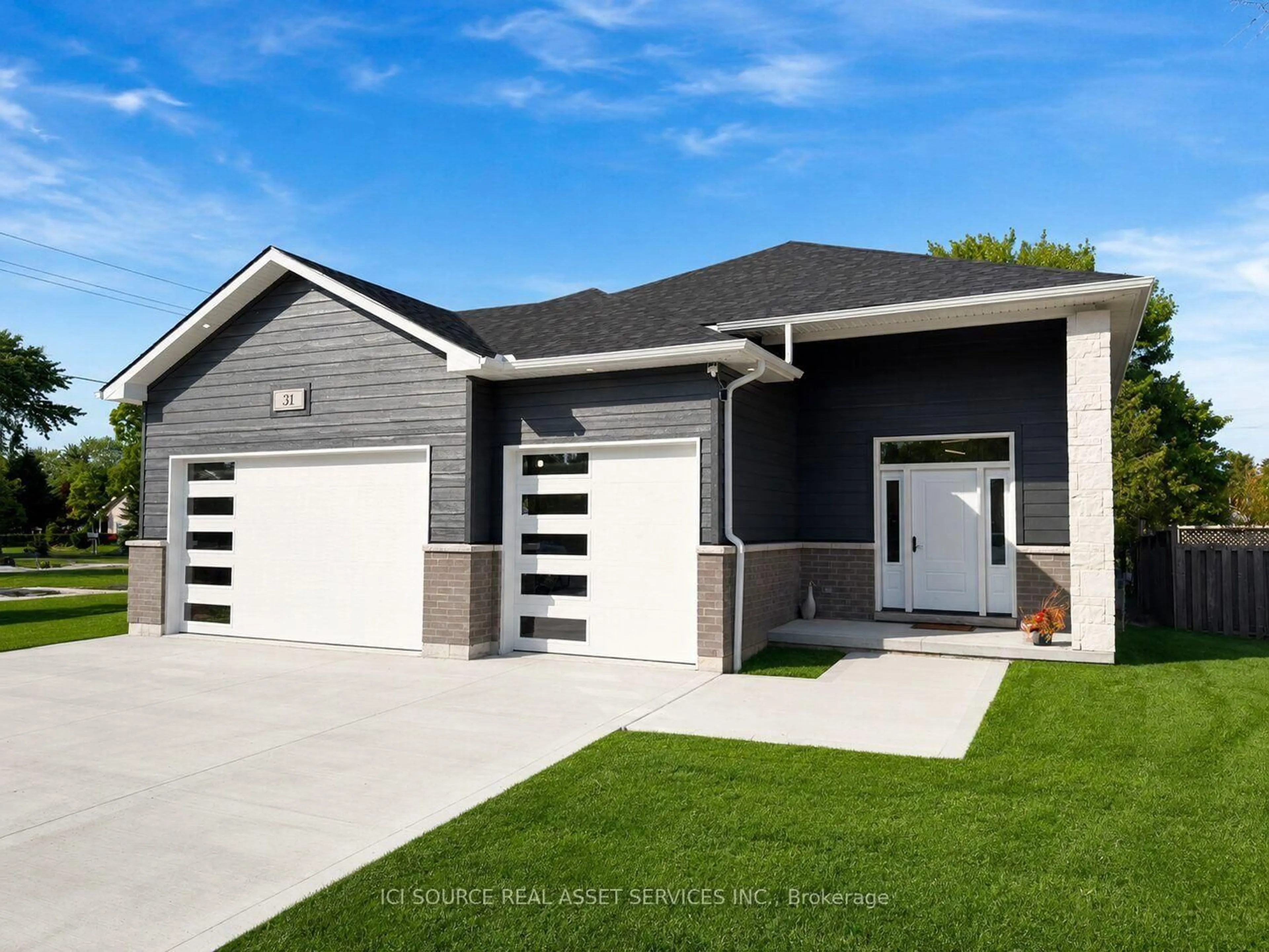 Home with vinyl exterior material, street for 31 Notre Dame St, Chatham-Kent Ontario N0P 1Z0