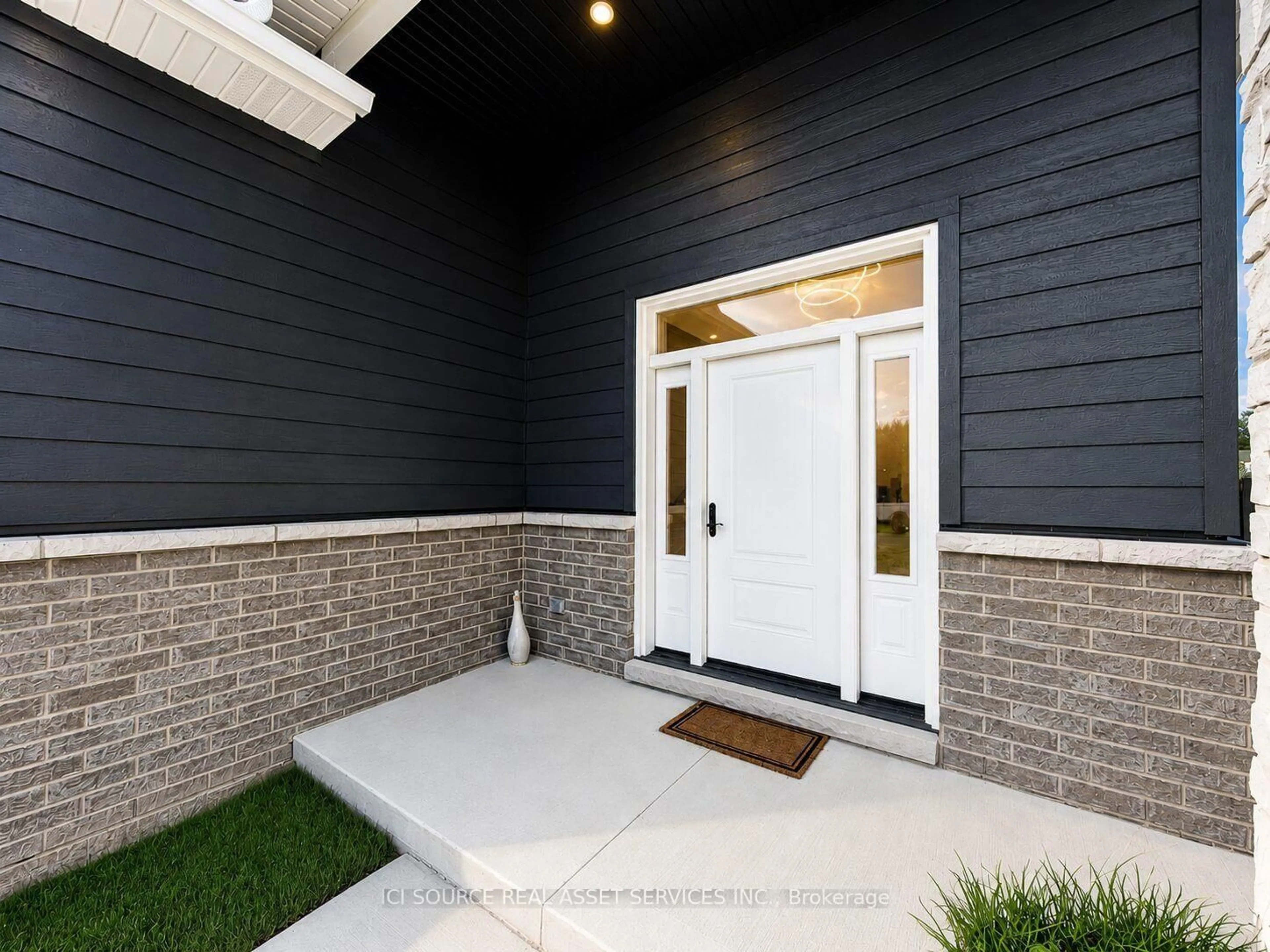 Home with brick exterior material, street for 31 Notre Dame St, Chatham-Kent Ontario N0P 1Z0