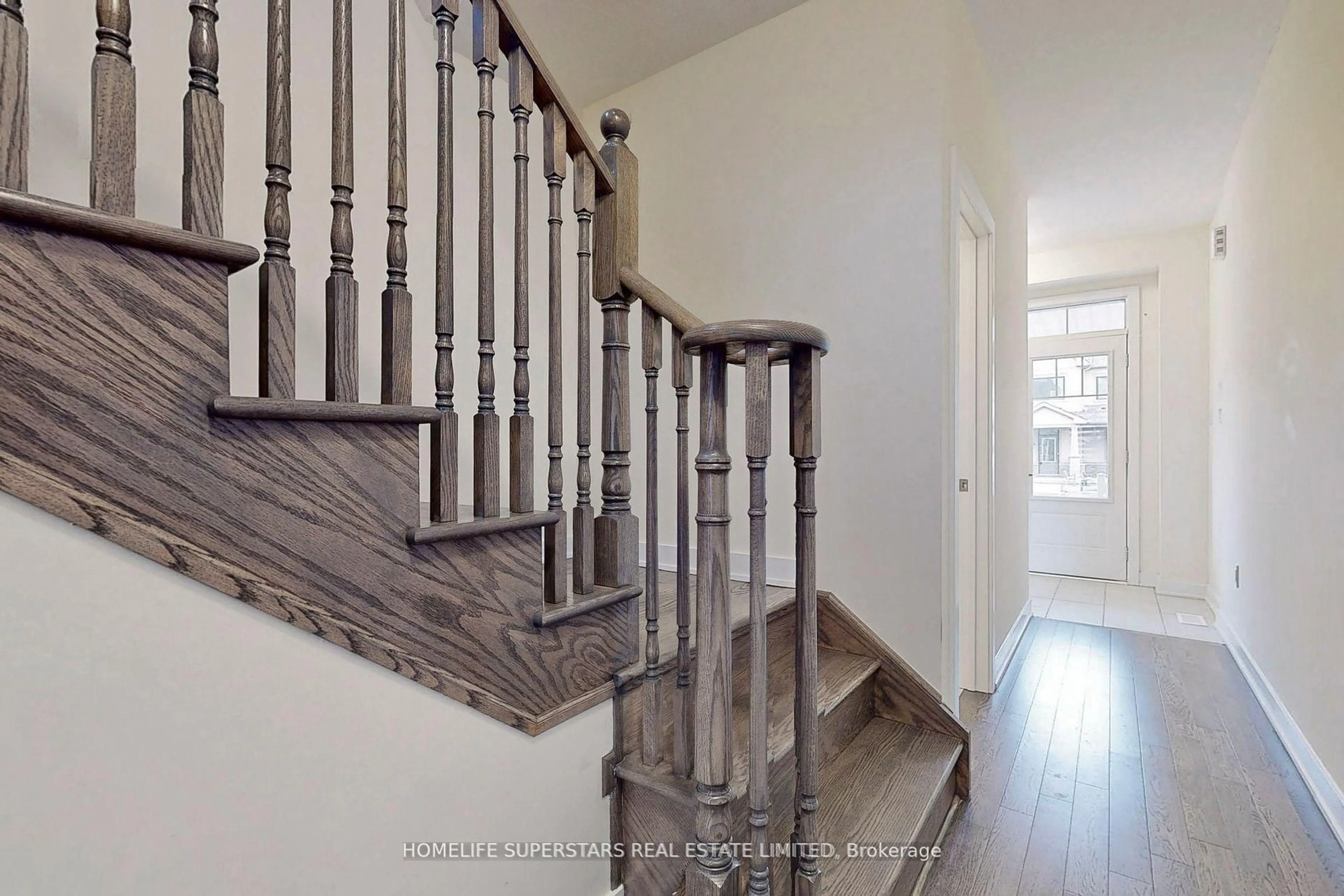 Stairs for 116 Keelson St, Welland Ontario L5B 5K5