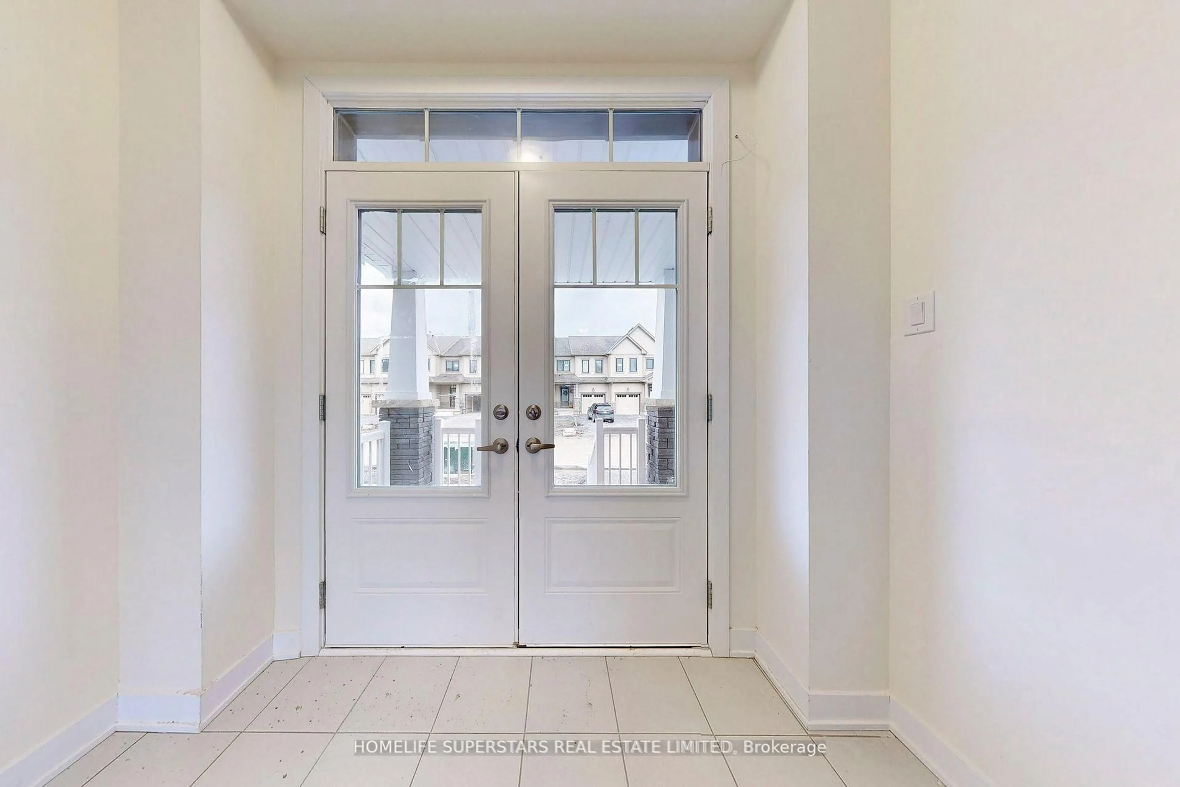 Indoor entryway for 116 Keelson St, Welland Ontario L5B 5K5