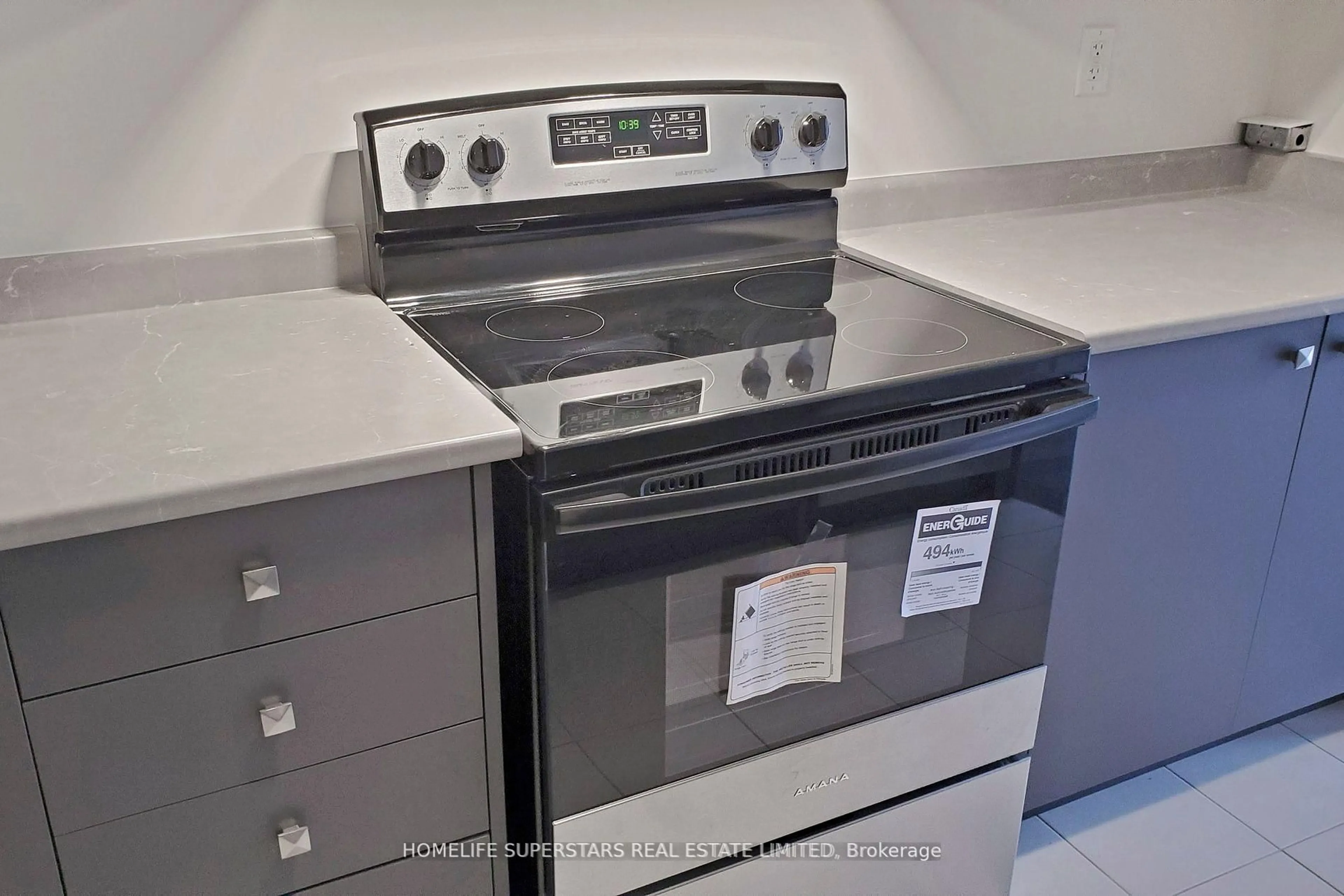 Standard kitchen, unknown for 116 Keelson St, Welland Ontario L5B 5K5