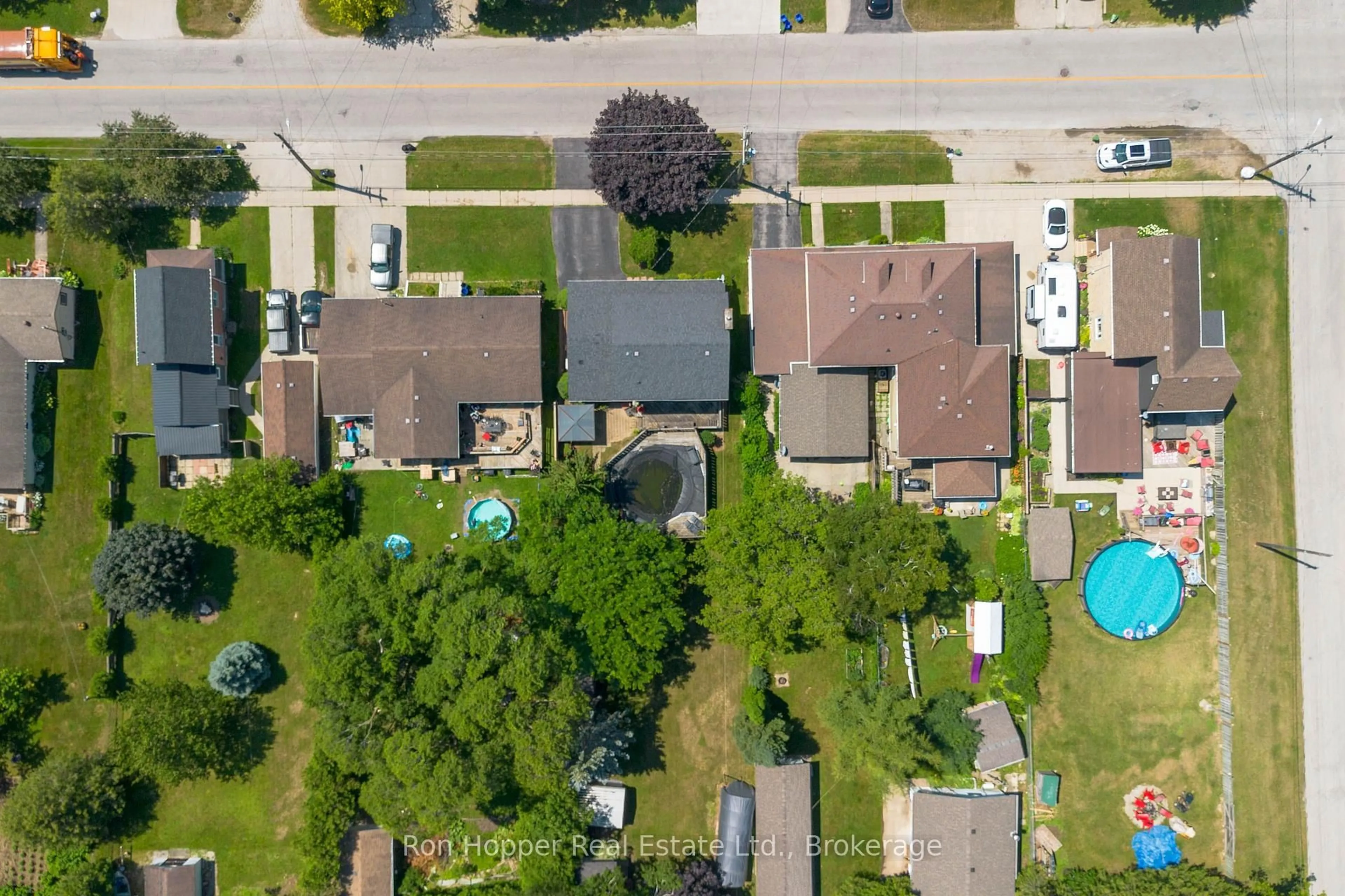 A pic from outside/outdoor area/front of a property/back of a property/a pic from drone, street for 1877 6th Ave, Owen Sound Ontario N4K 2W1