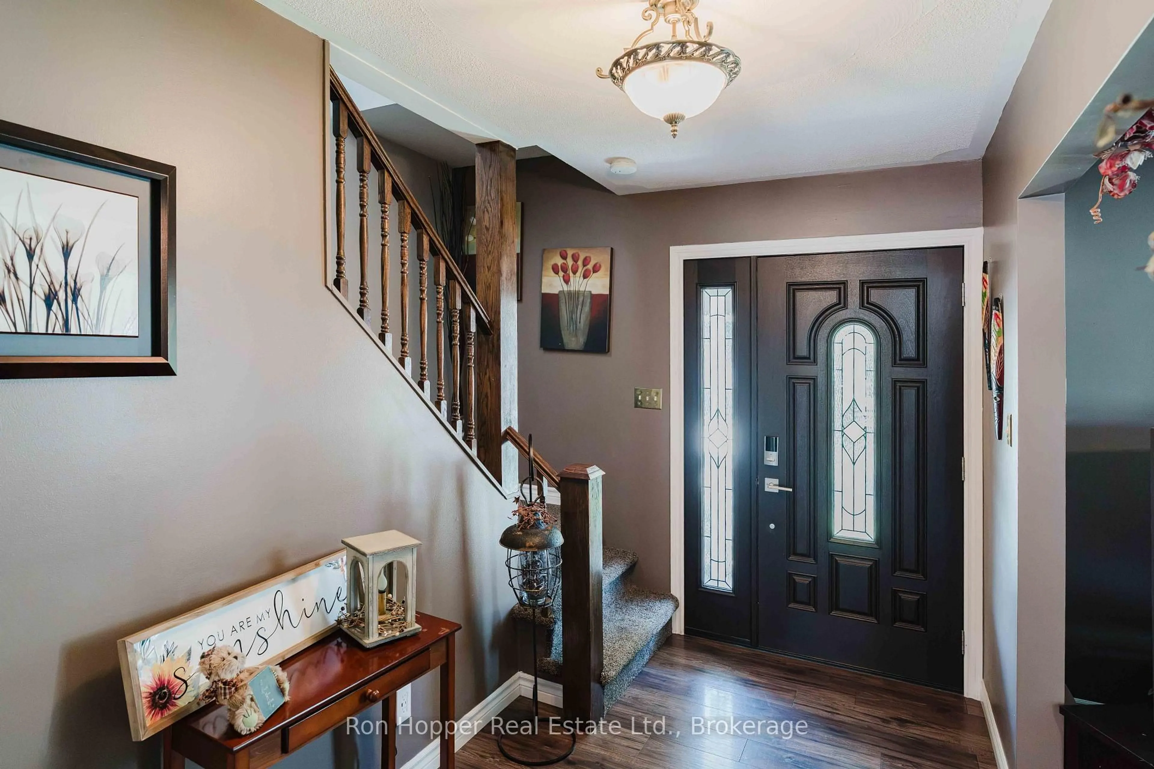 Indoor entryway for 1877 6th Ave, Owen Sound Ontario N4K 2W1
