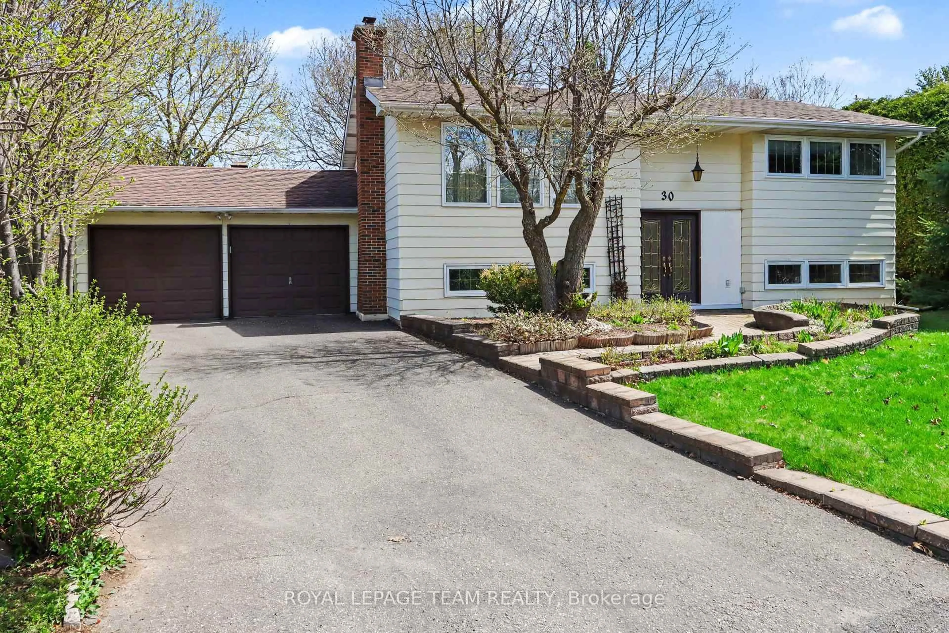 A pic from outside/outdoor area/front of a property/back of a property/a pic from drone, street for 30 Juniper Crt, Ottawa Ontario K2E 5M6