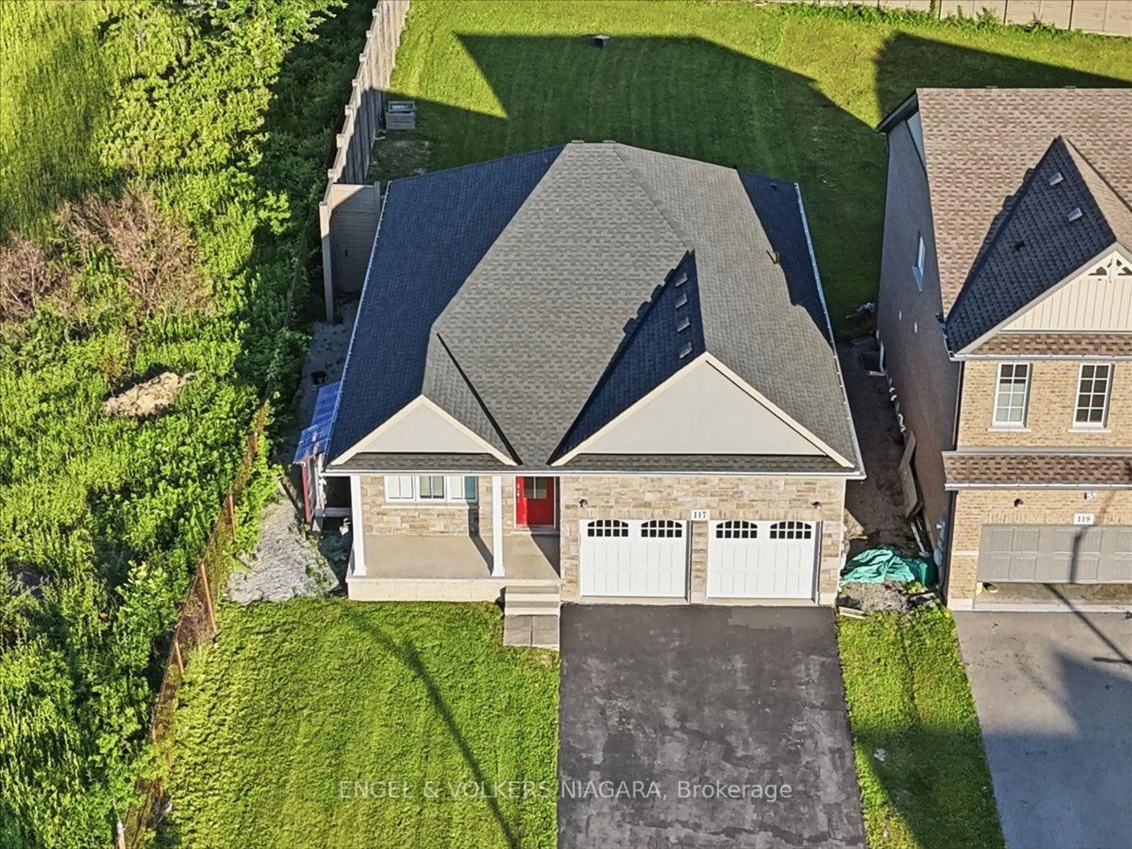 A pic from outside/outdoor area/front of a property/back of a property/a pic from drone, street for 117 Juneberry Rd, Thorold Ontario L2V 0H8