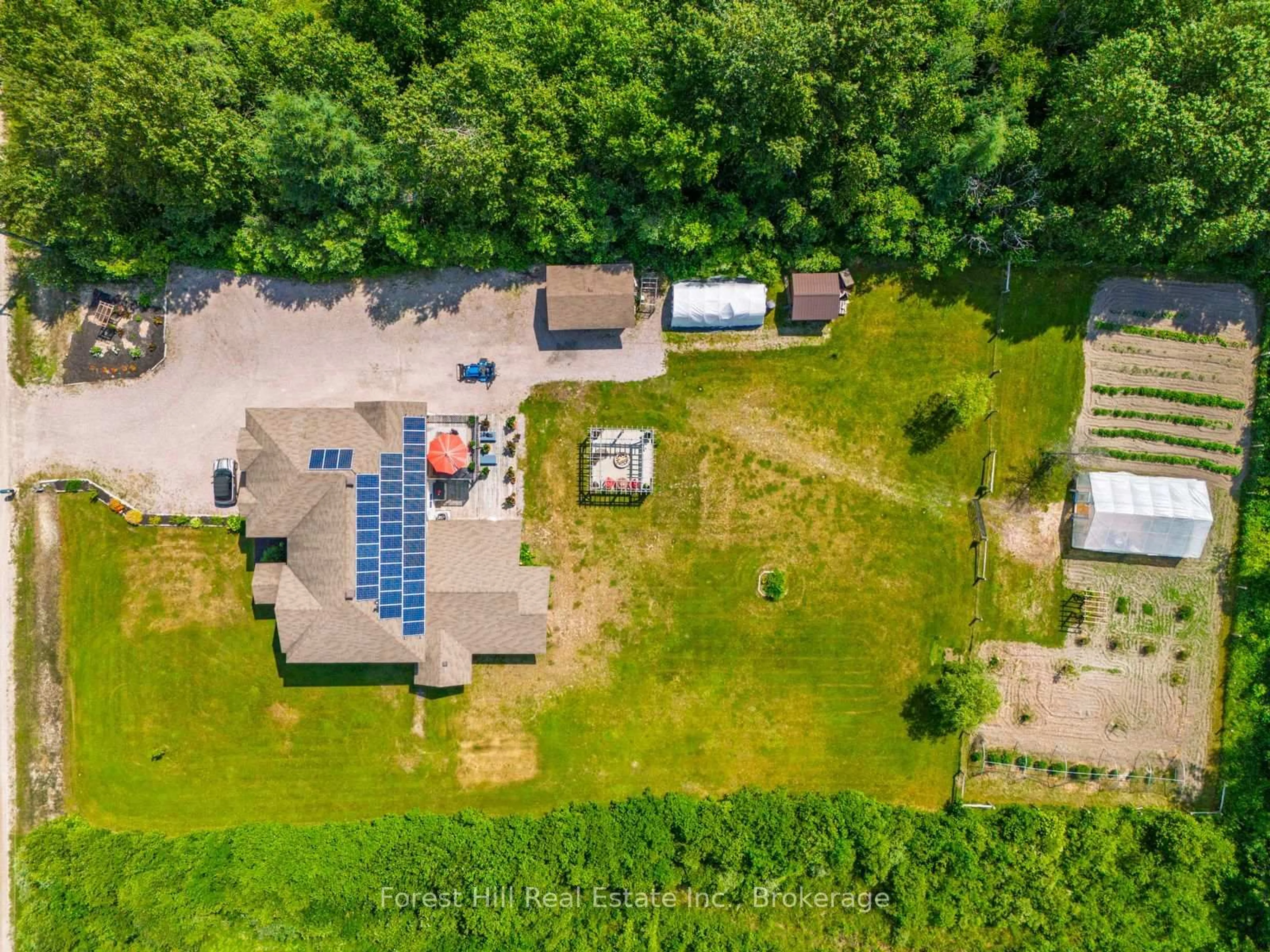 A pic from outside/outdoor area/front of a property/back of a property/a pic from drone, building for 512 Salter St, West Nipissing Ontario P2B 2T4