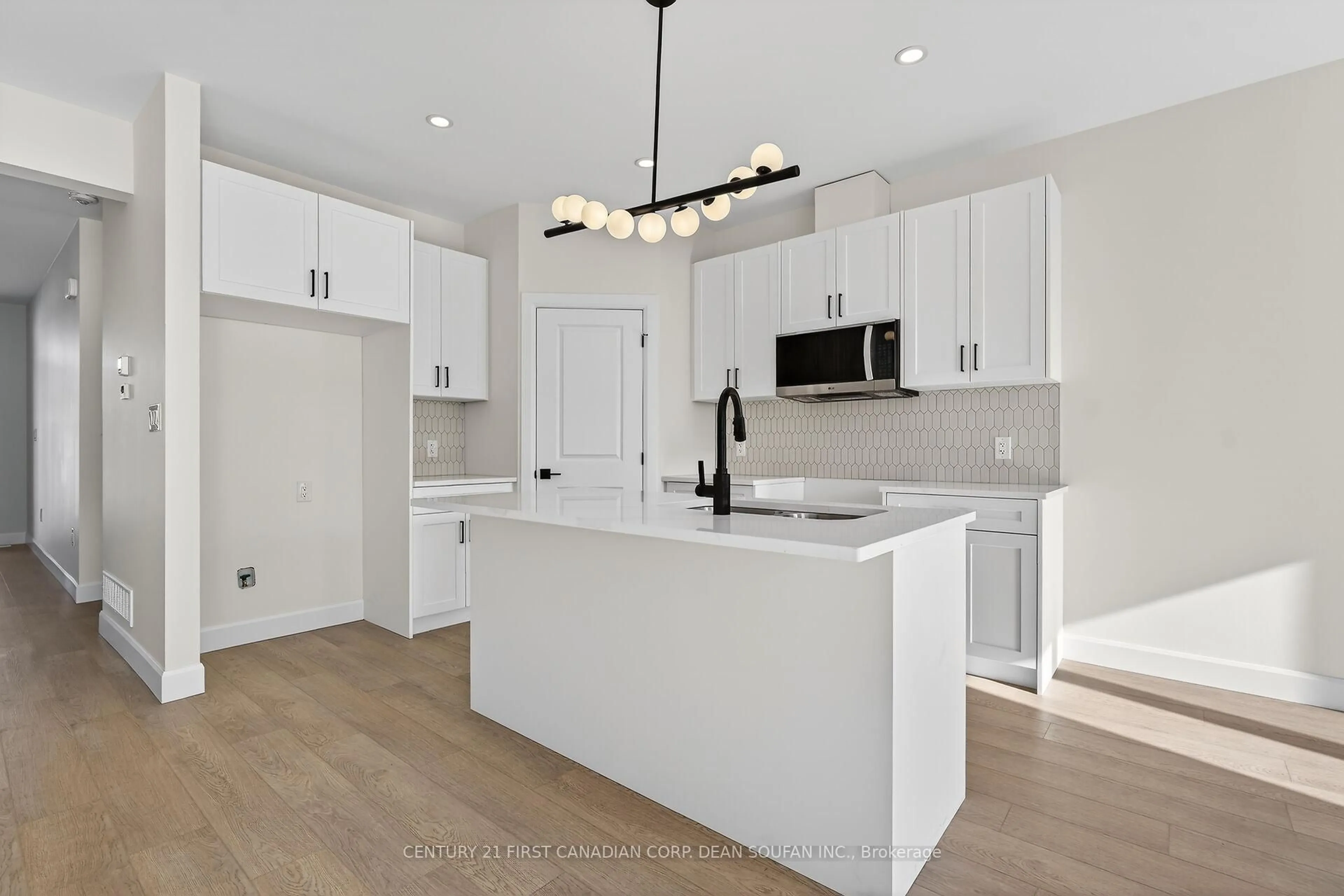 Open concept kitchen, unknown for 871 Catalpa Sq, London North Ontario N6G 4A5