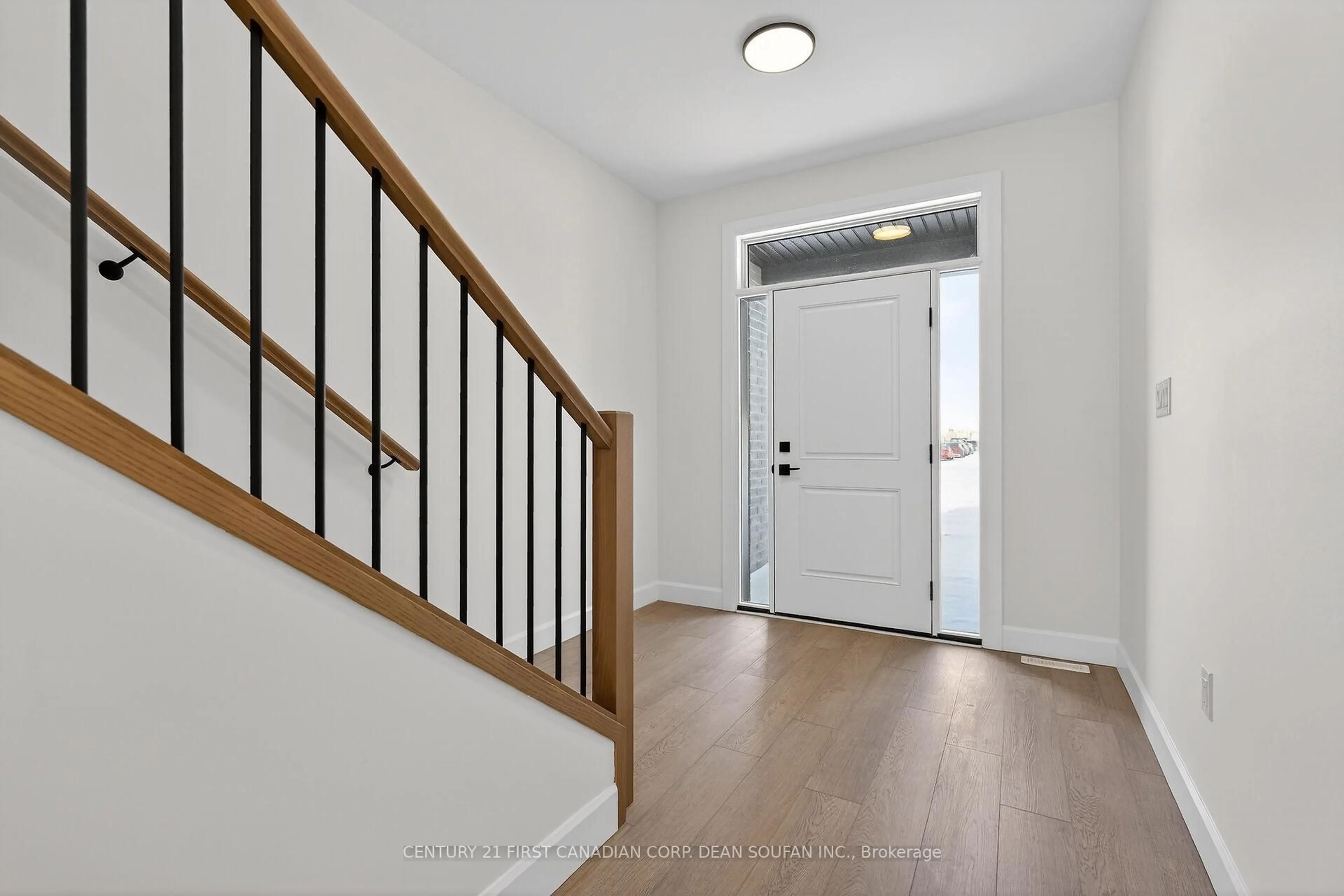 Indoor entryway for 873 Catalpa Sq, London North Ontario N6G 4A5
