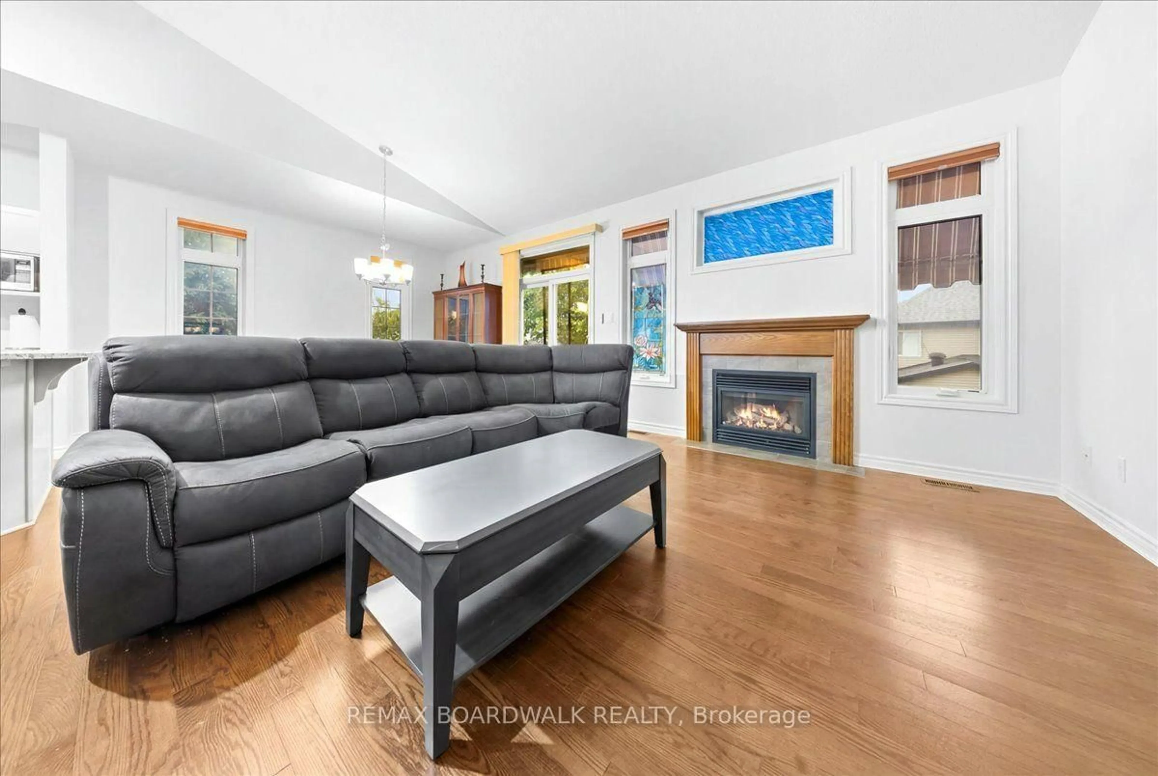 Living room with furniture, unknown for 116 Passageway Private, Kanata Ontario K2M 1H6