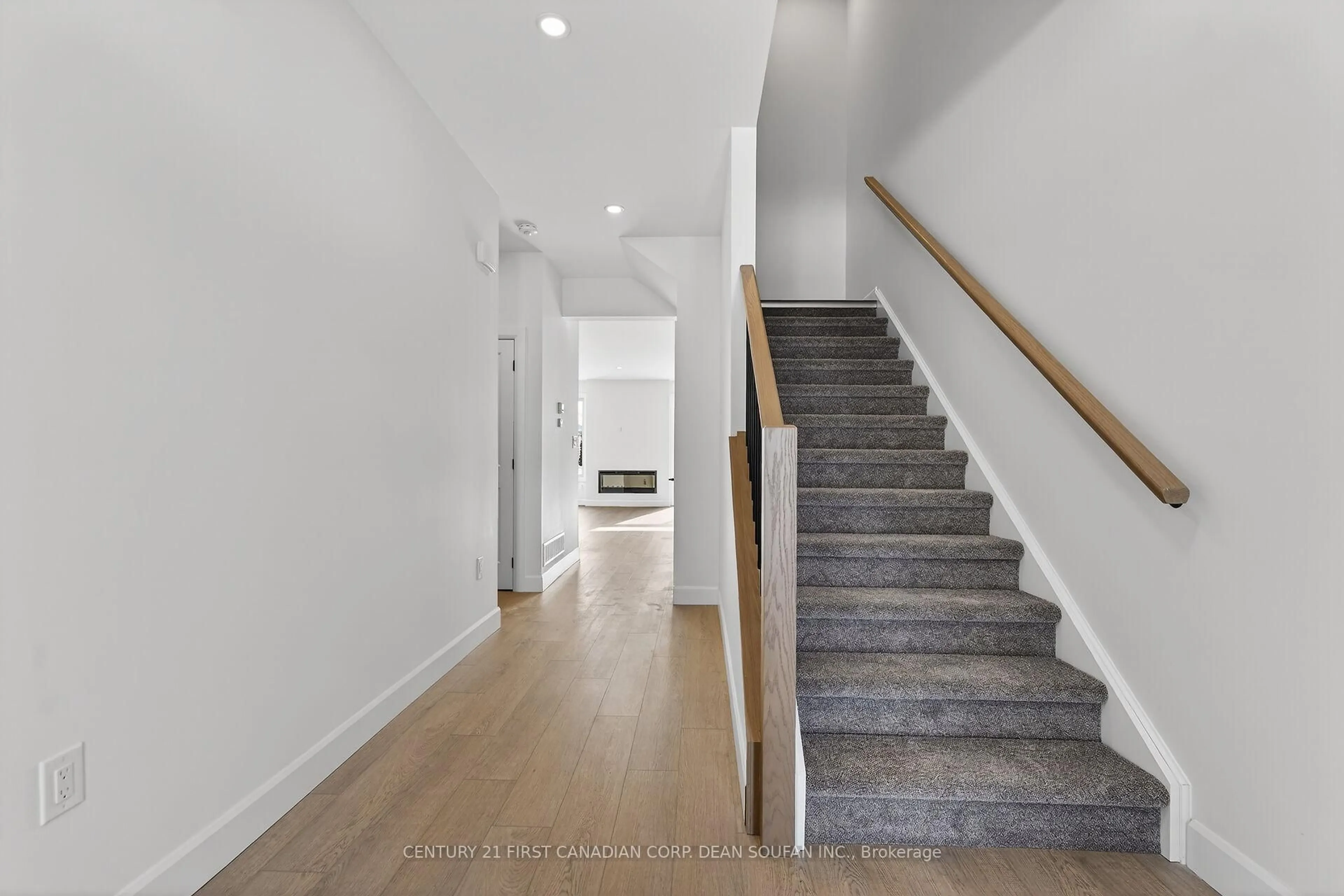 Unknown for 875 Catalpa Sq, London North Ontario N6G 4A5