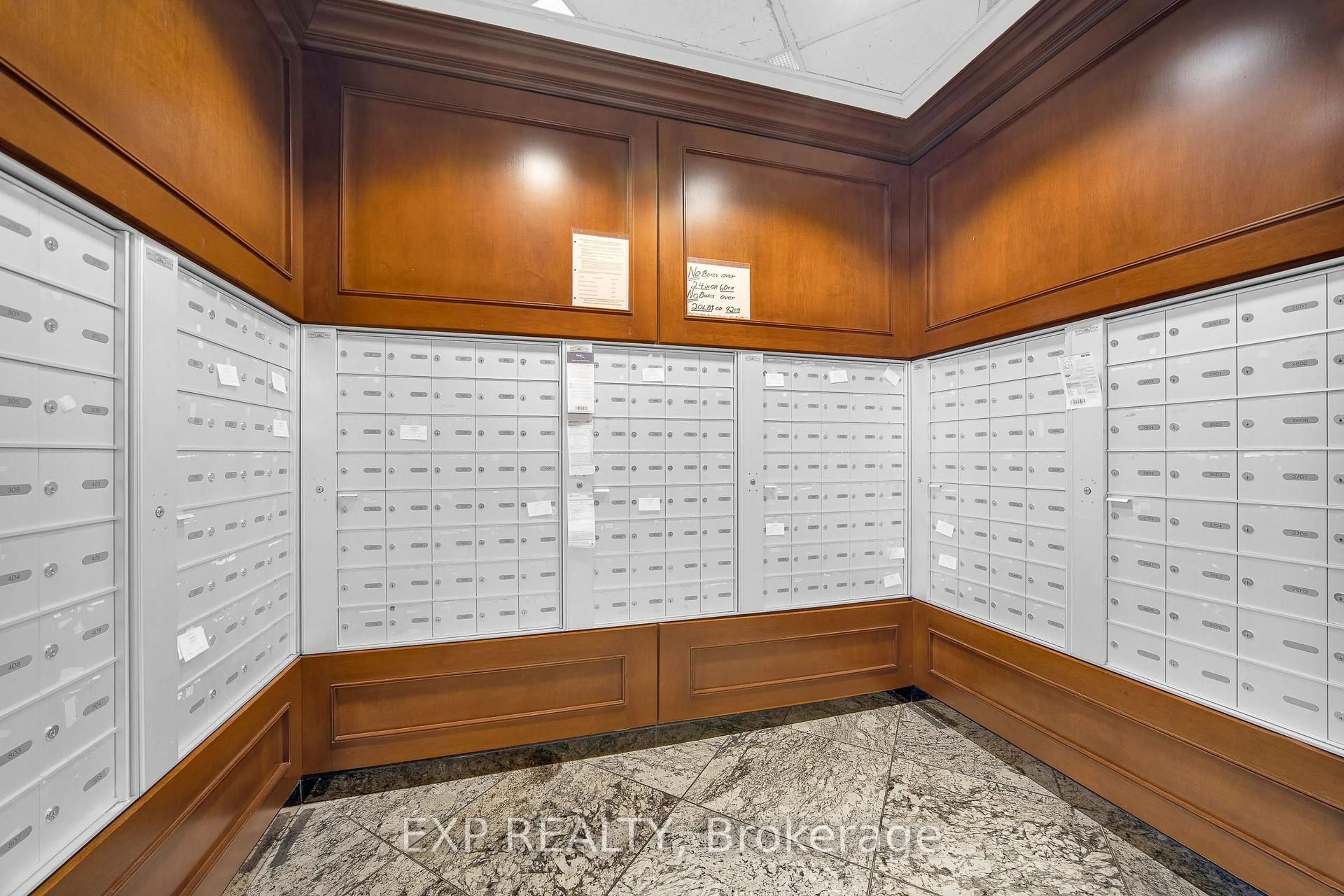 Indoor foyer for 195 Besserer St #1405, Ottawa Ontario K1N 0B6