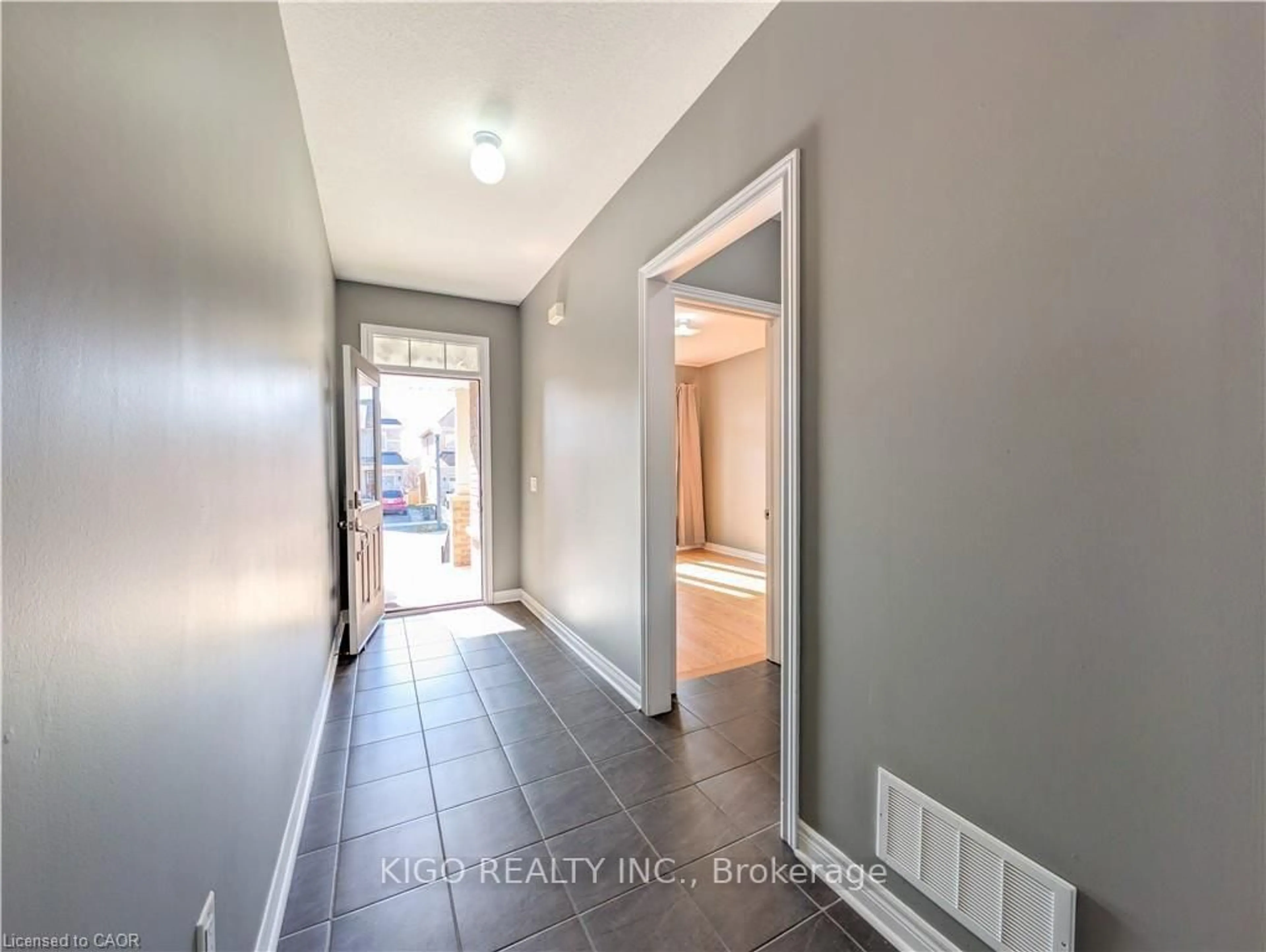 Indoor entryway for 520 Baldwin Cres, Woodstock Ontario N4T 0G4