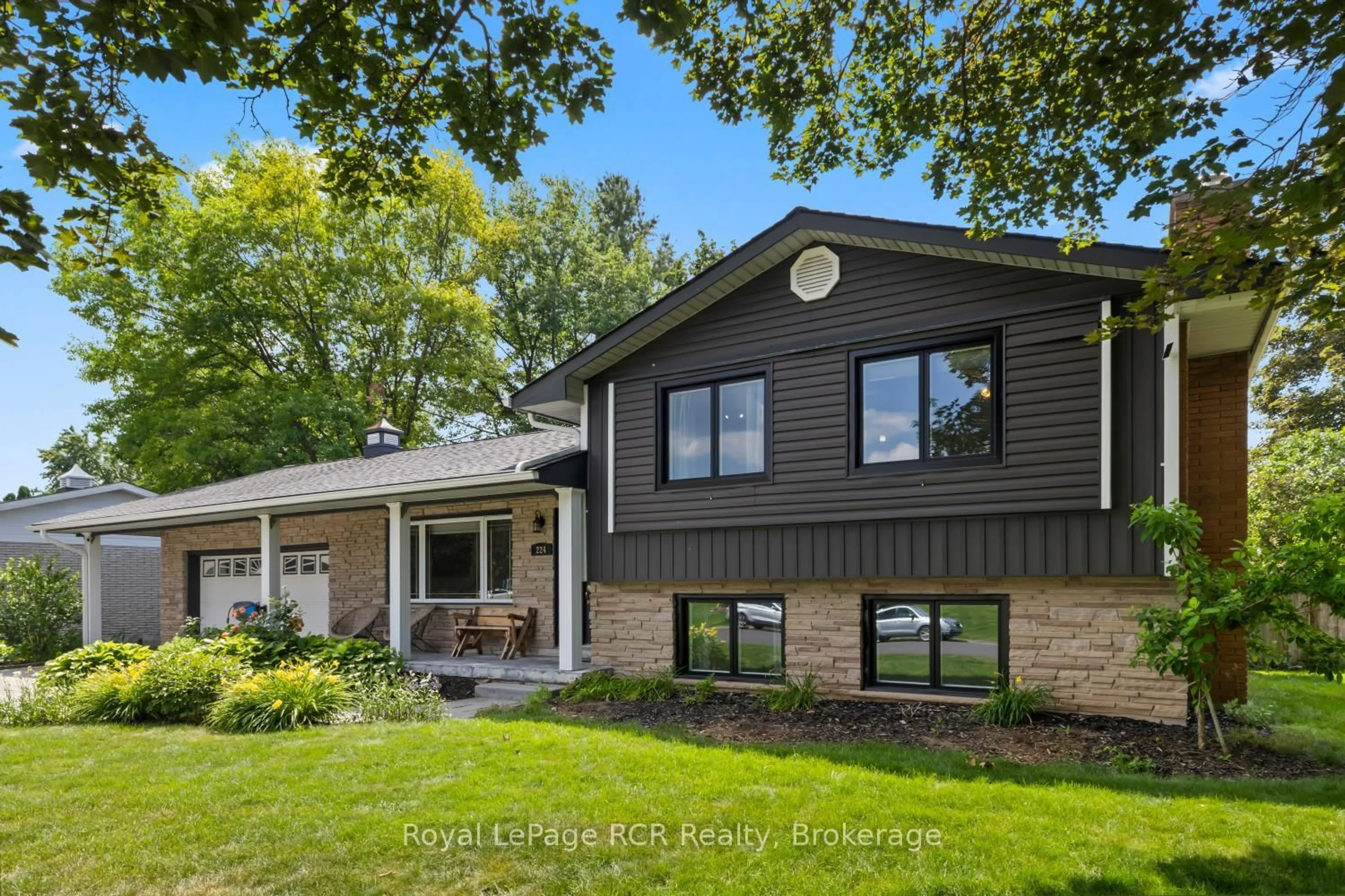 Home with brick exterior material, unknown for 224 4th Ave, Hanover Ontario N4N 2B5