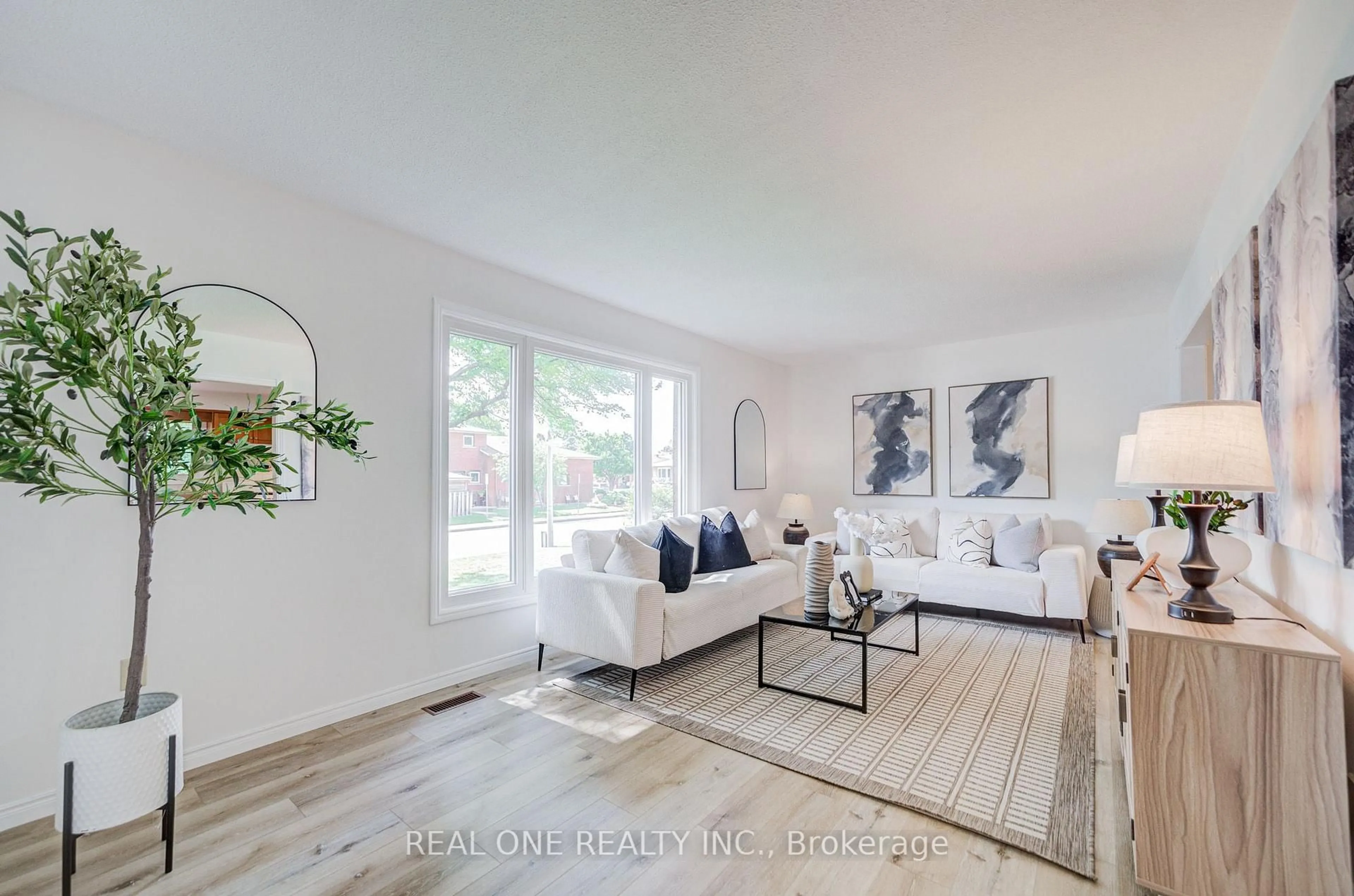 Living room with furniture, unknown for 232 Clifton Downs Rd, Hamilton Ontario L9C 1B5