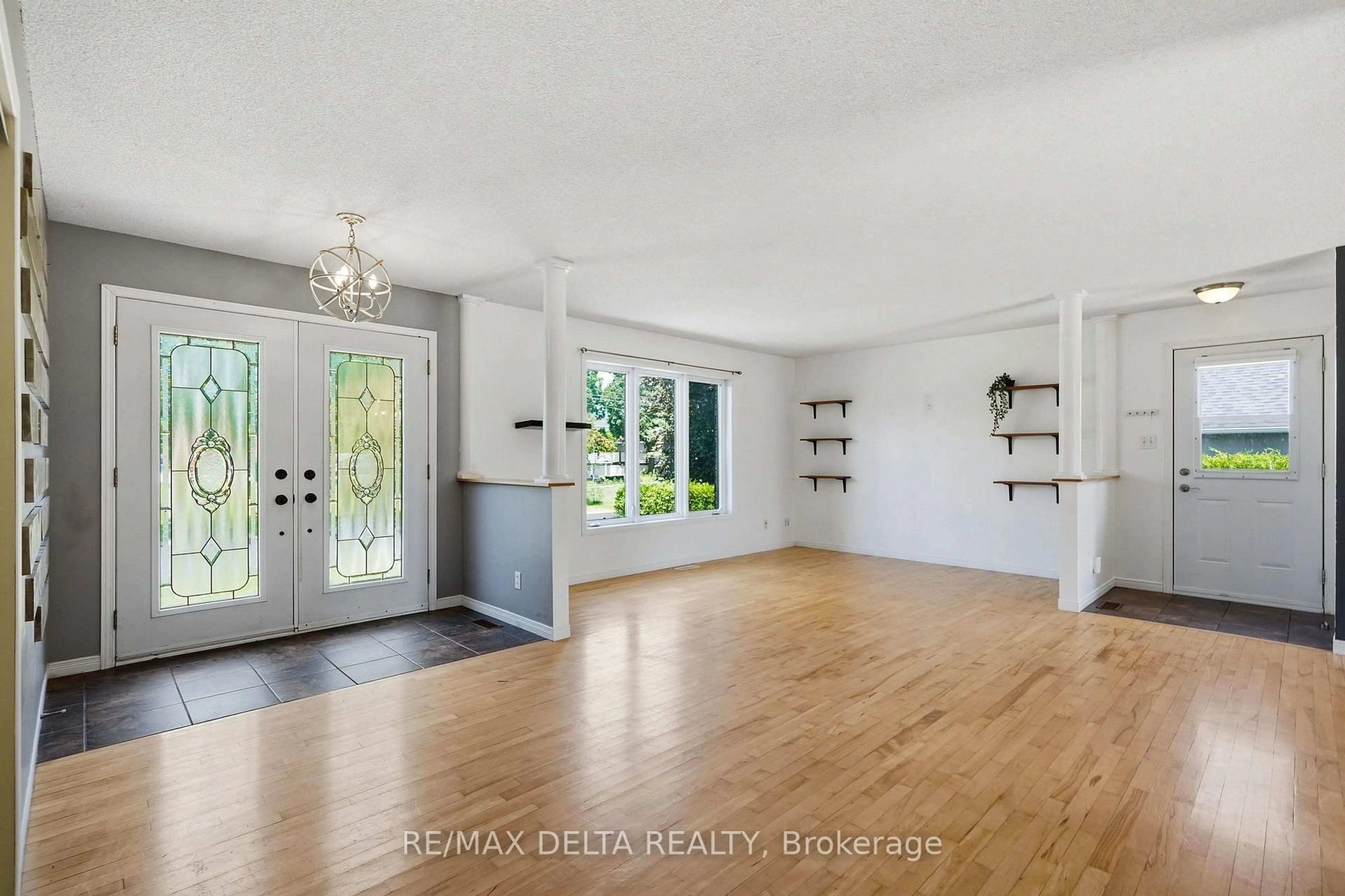Indoor entryway for 687 Ste-Marie St, Casselman Ontario K0A 1M0
