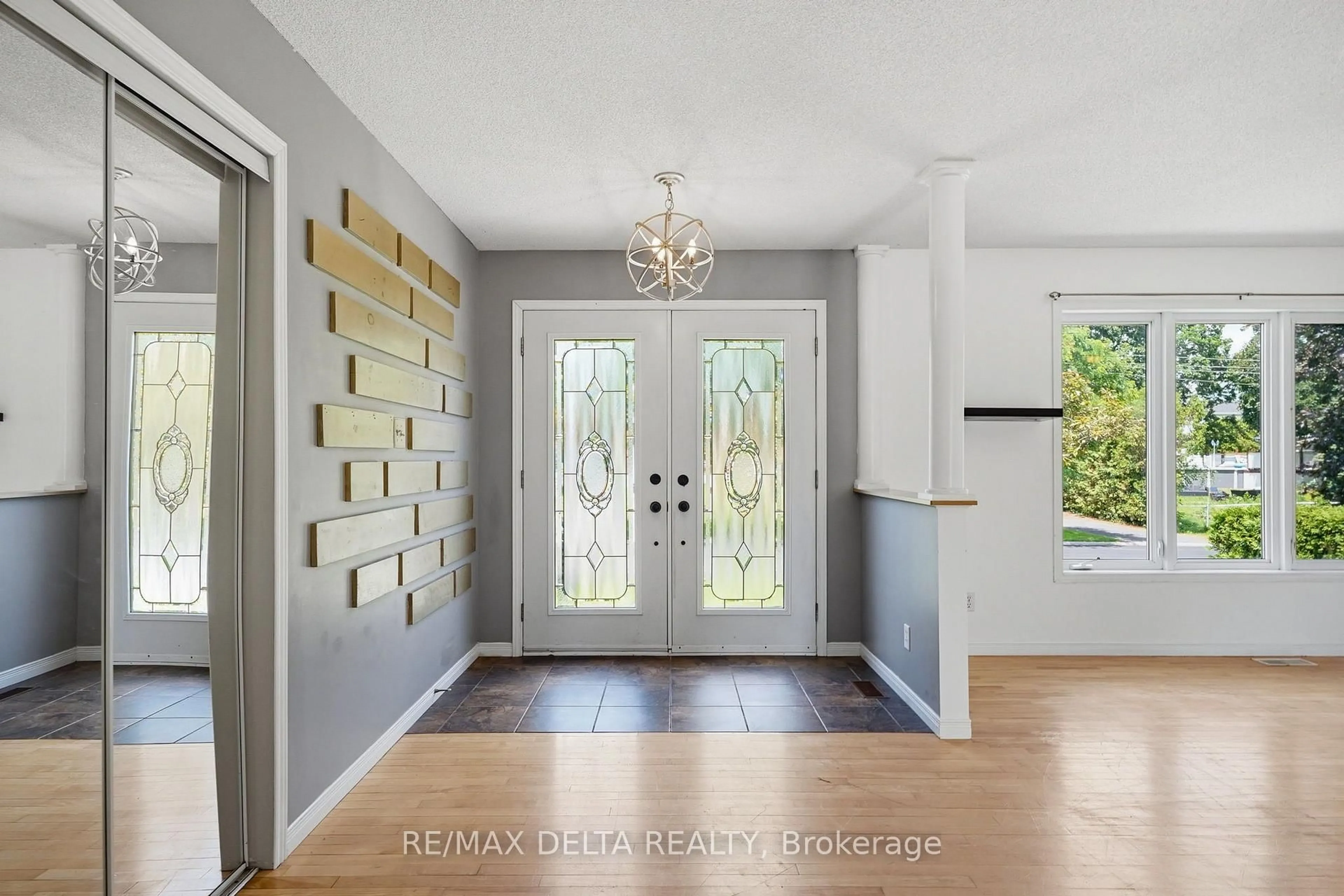 Indoor entryway for 687 Ste-Marie St, Casselman Ontario K0A 1M0