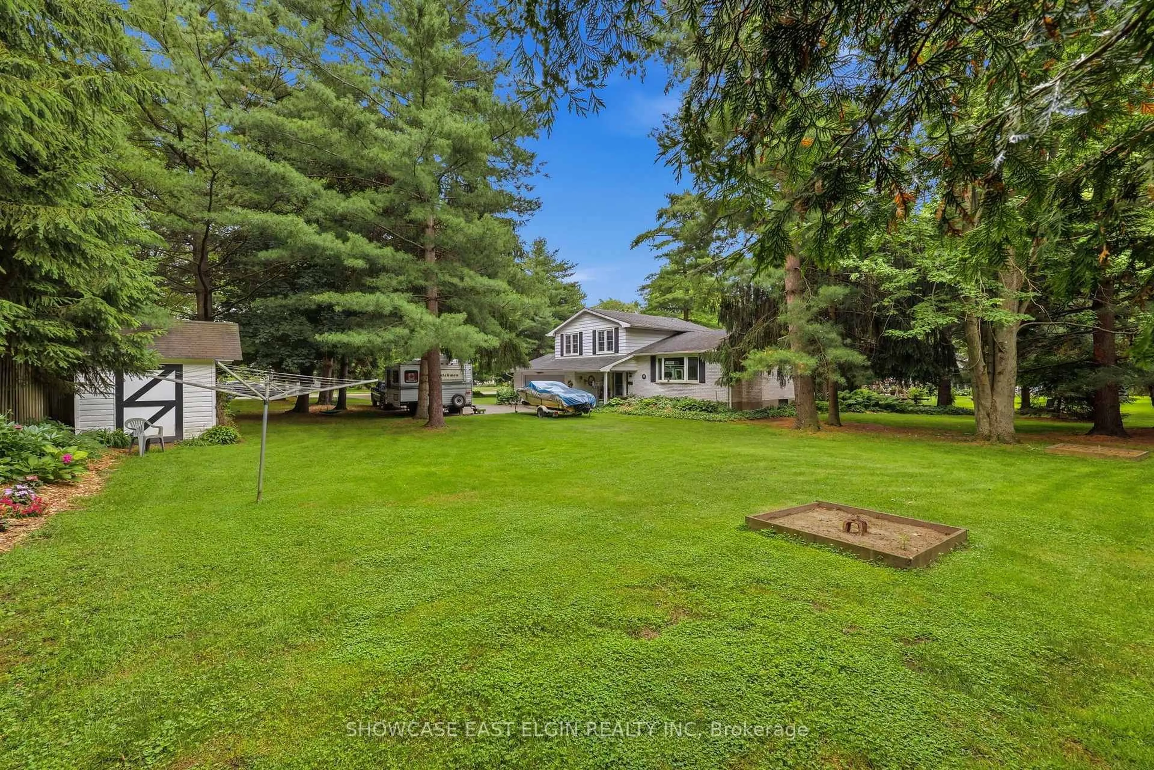 A pic from outside/outdoor area/front of a property/back of a property/a pic from drone, water/lake/river/ocean view for 10 Pierce St, Aylmer Ontario N5H 2P1