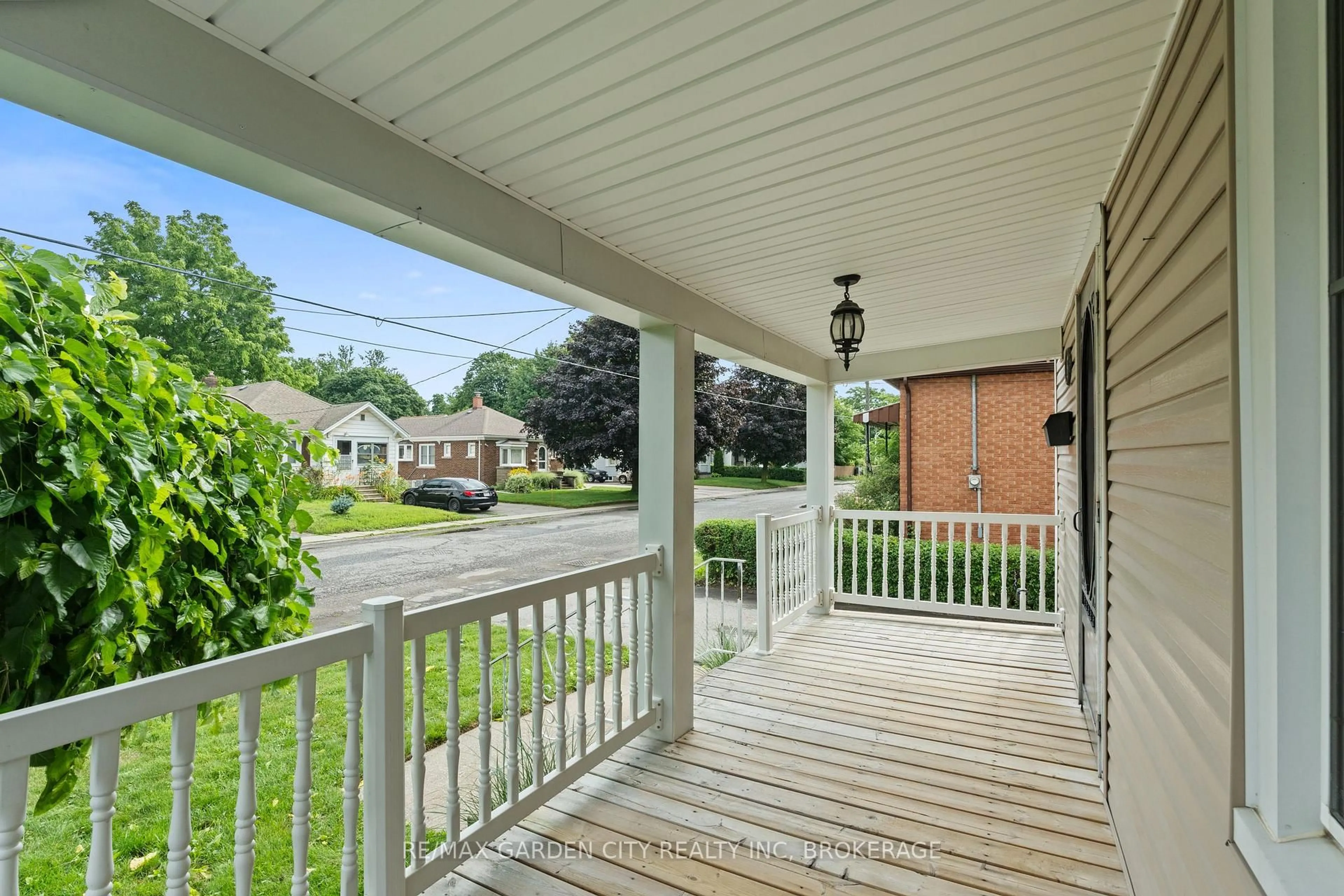 Patio, street for 6294 Culp St, Niagara Falls Ontario L2G 2C1