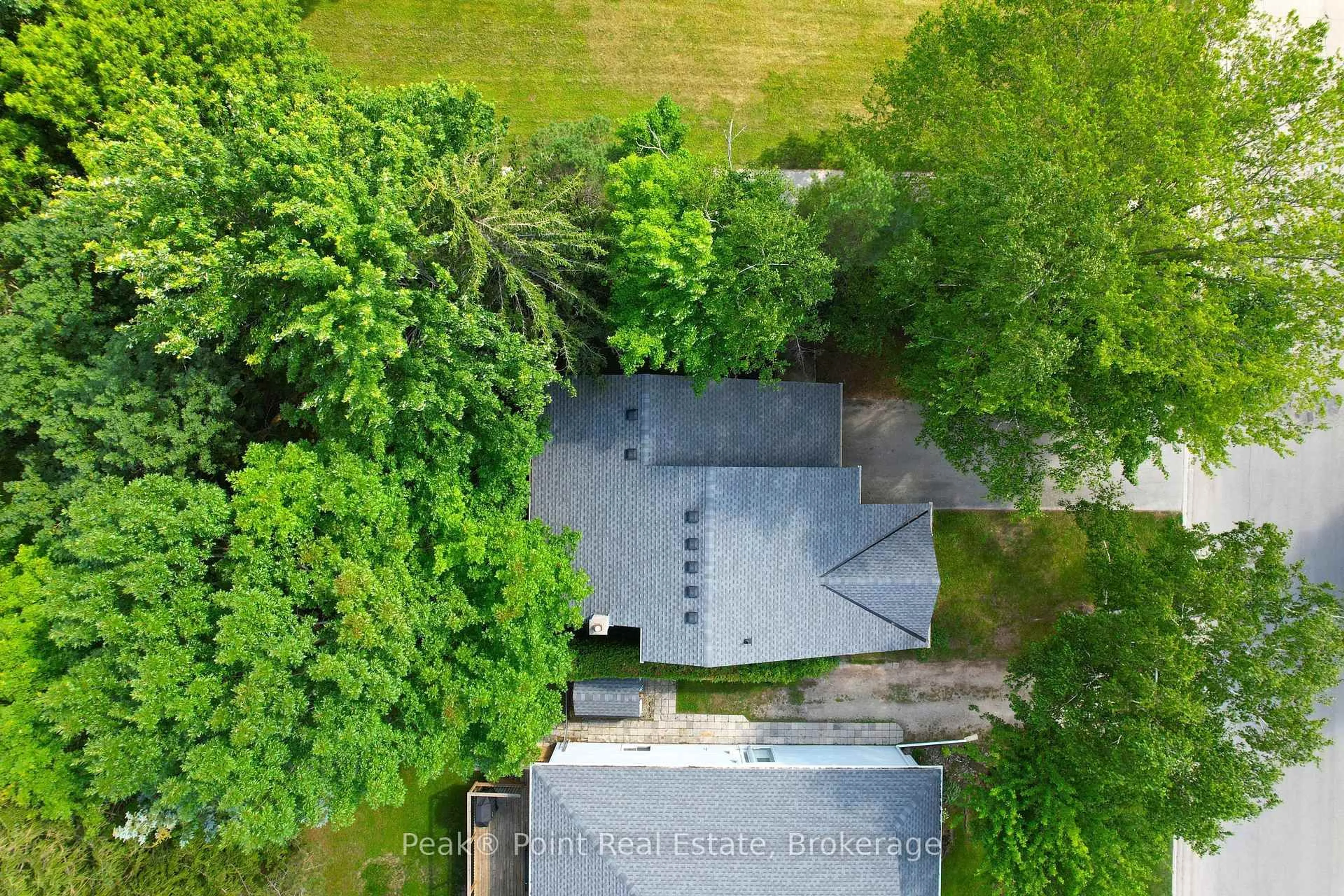 A pic from outside/outdoor area/front of a property/back of a property/a pic from drone, unknown for 2105 8th Ave, Owen Sound Ontario N4K 3C8