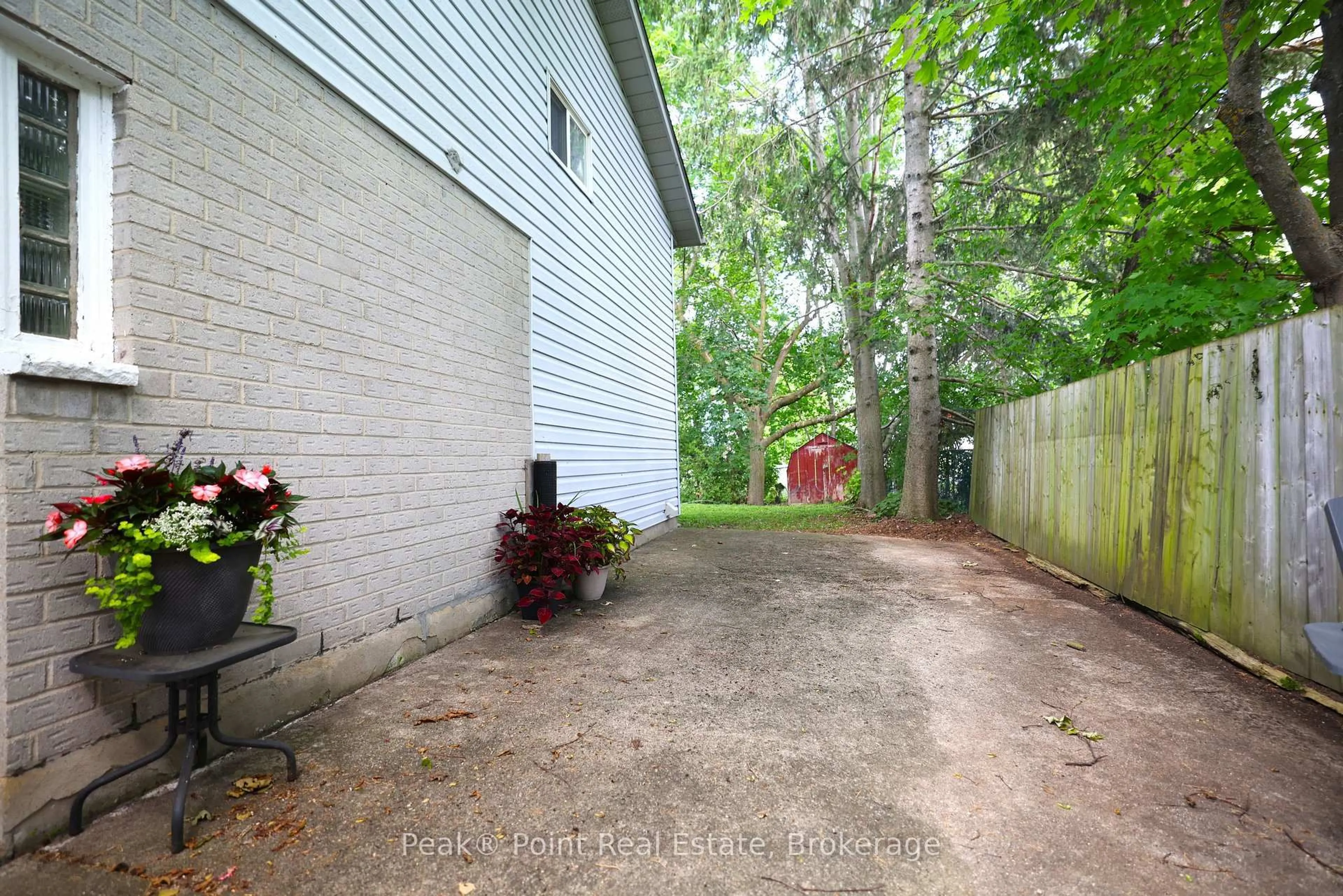 Unknown for 2105 8th Ave, Owen Sound Ontario N4K 3C8