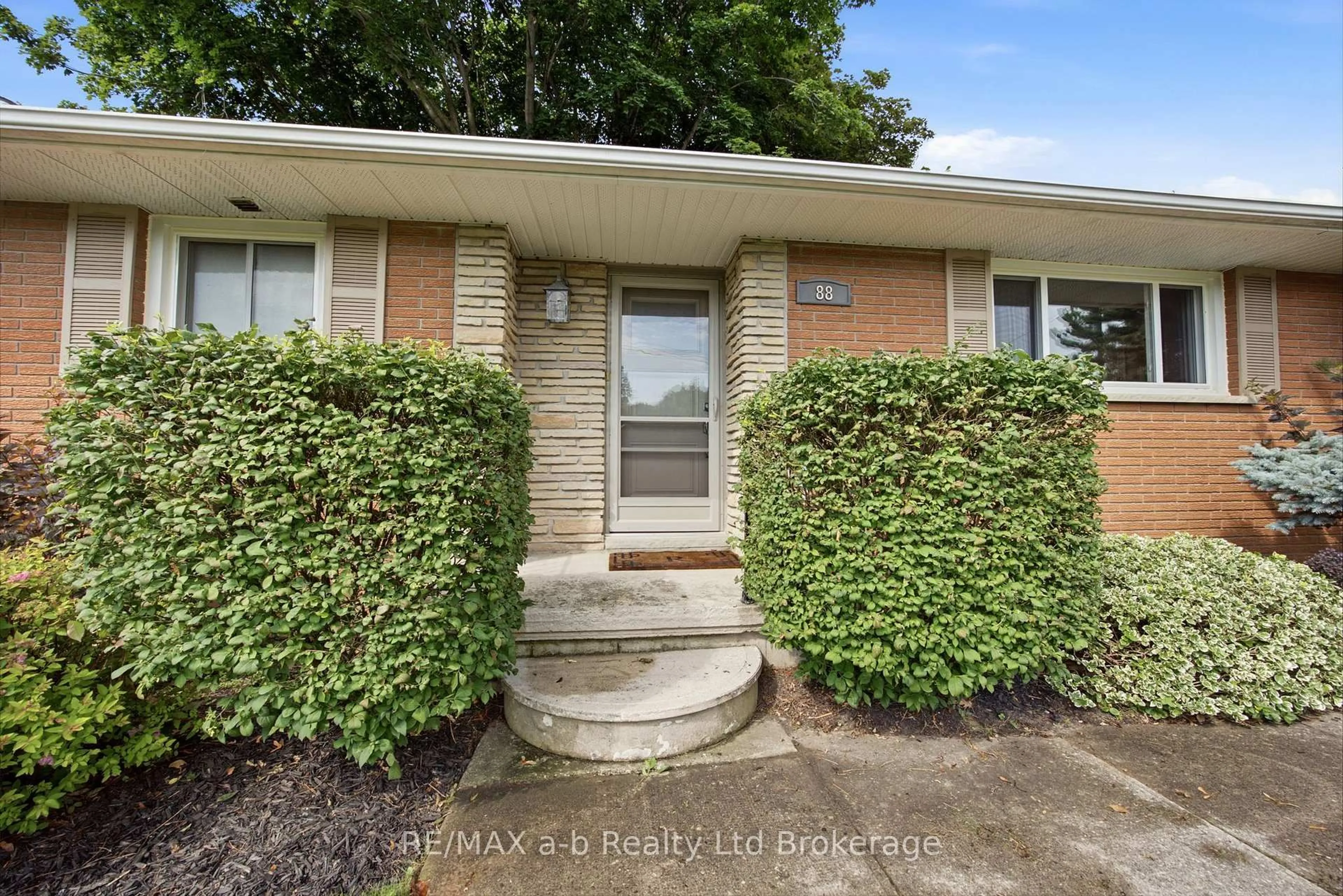 Unknown for 88 Hillside Ave, Norfolk Ontario N4B 1Y3
