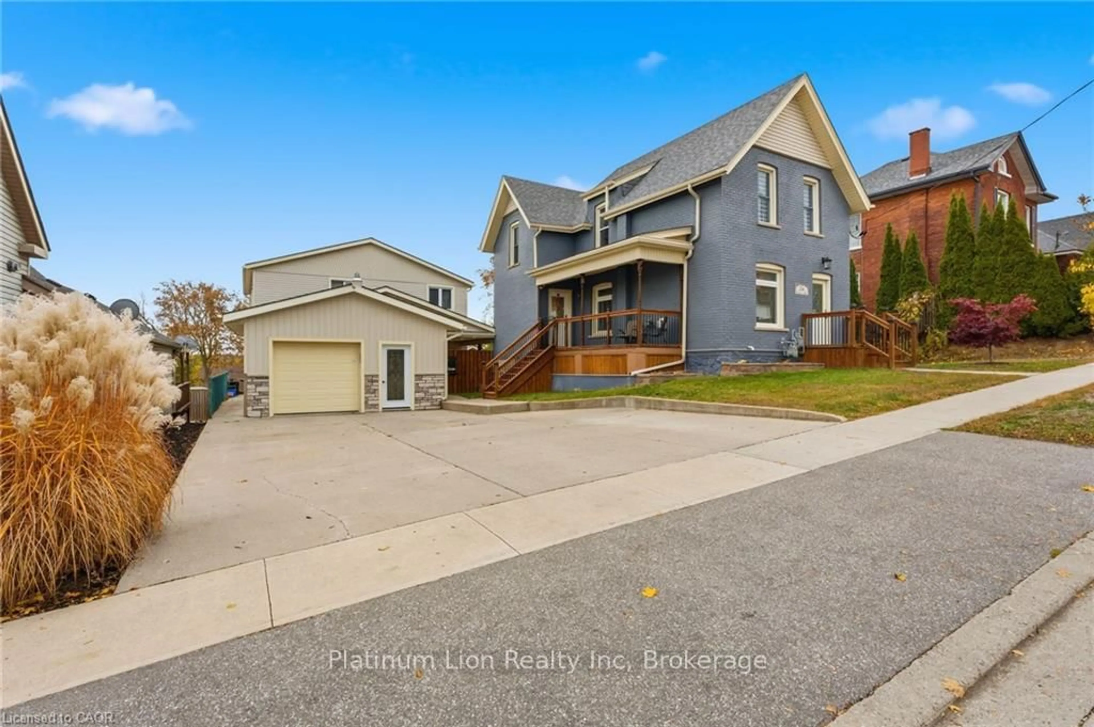 A pic from outside/outdoor area/front of a property/back of a property/a pic from drone, street for 26 Terrace Hill St, Brantford Ontario N3R 1E9