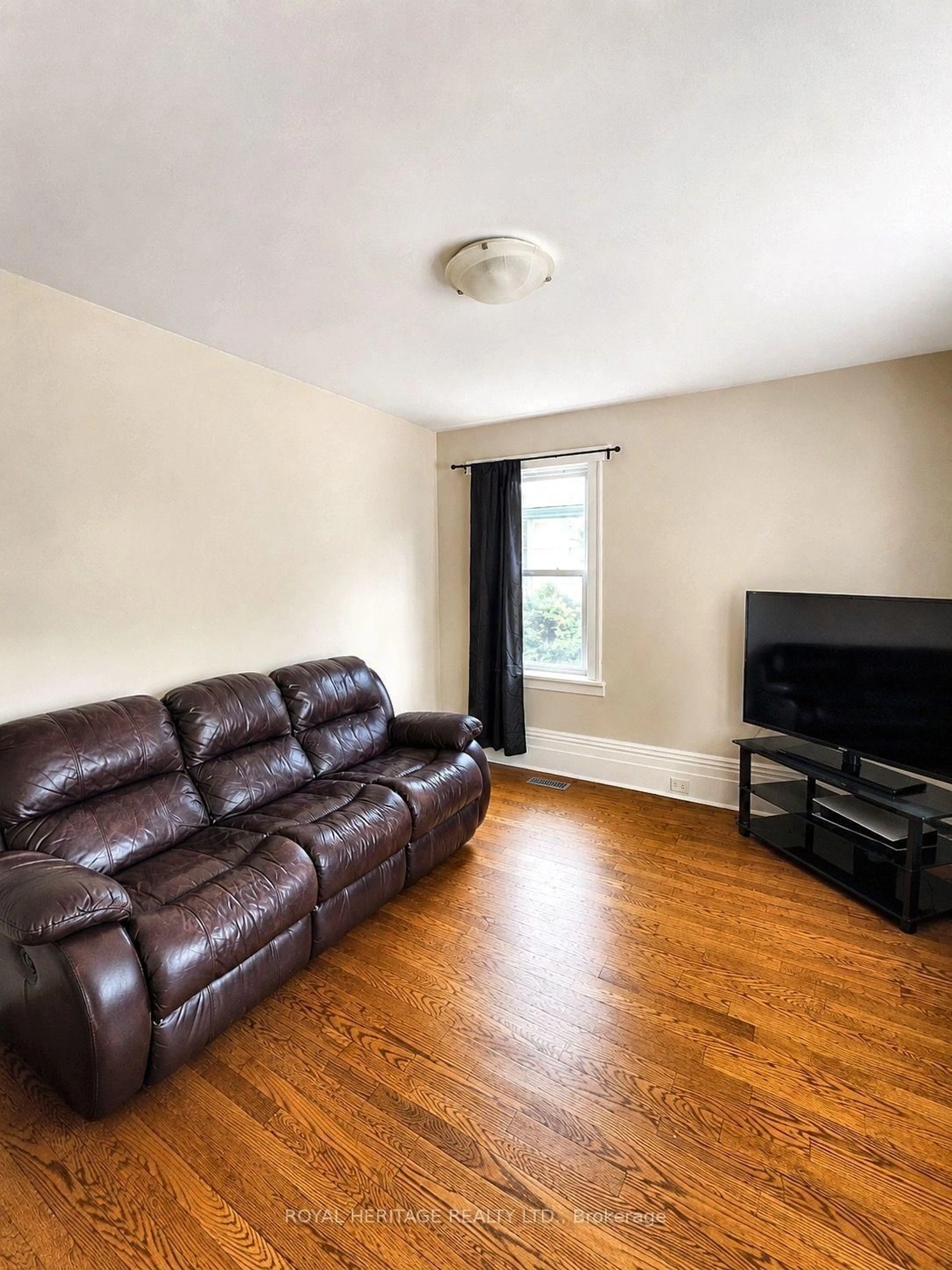 Living room with furniture, unknown for 505 Paterson St, Peterborough Ontario K9J 4P8
