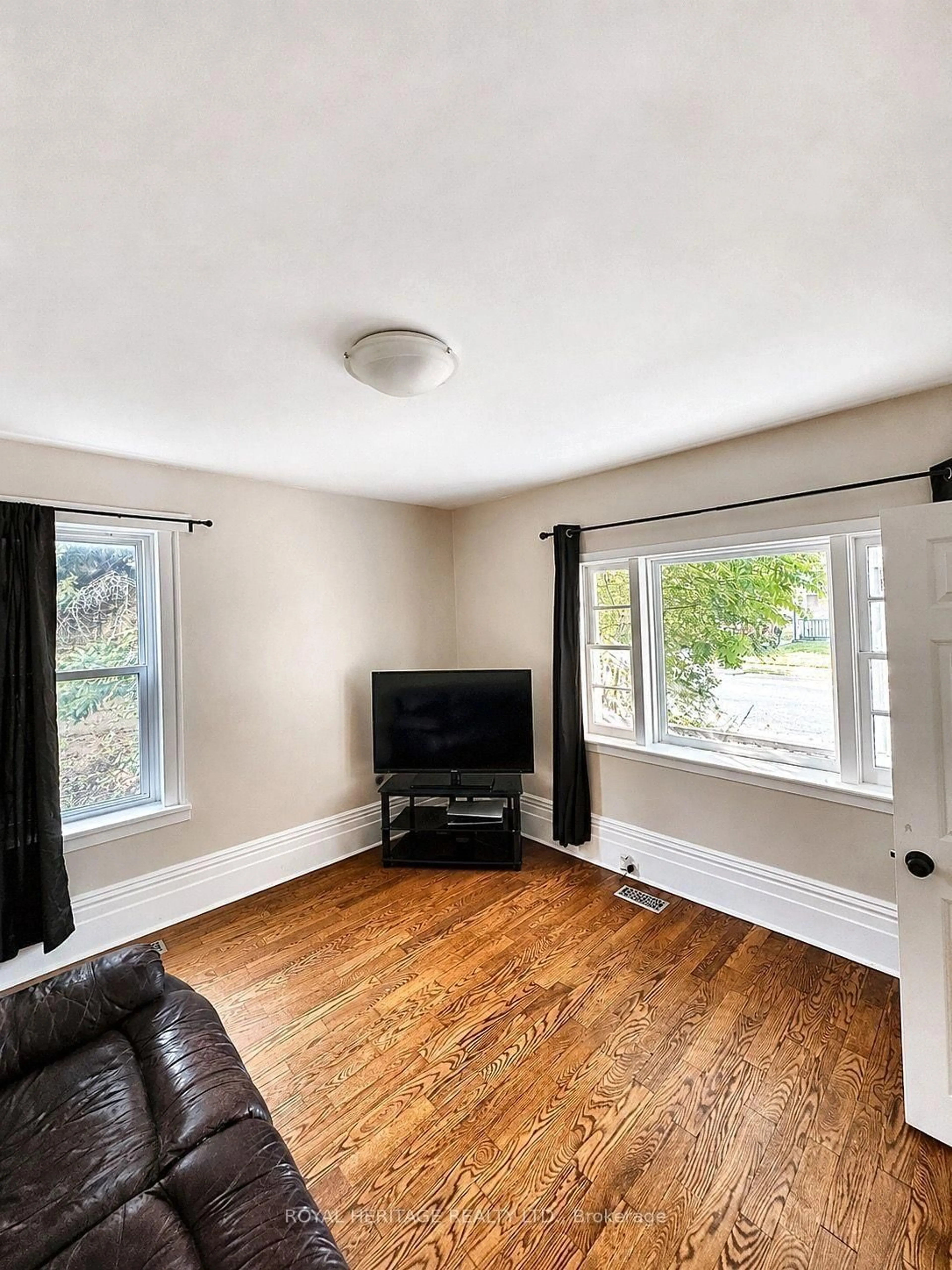 Living room with furniture, wood/laminate floor for 505 Paterson St, Peterborough Ontario K9J 4P8