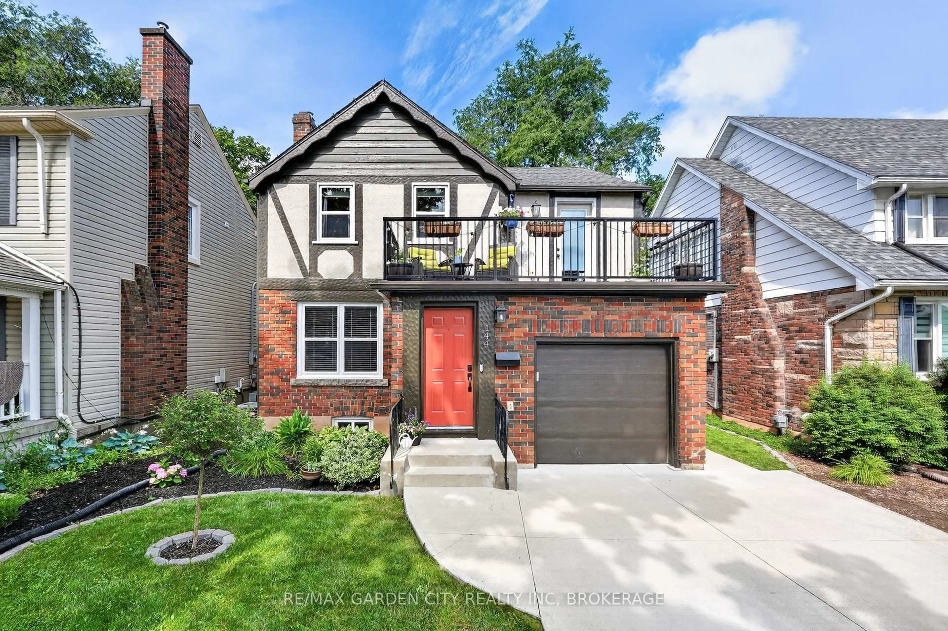 Home with brick exterior material, street for 144 Highland Ave, St. Catharines Ontario L2R 4J4