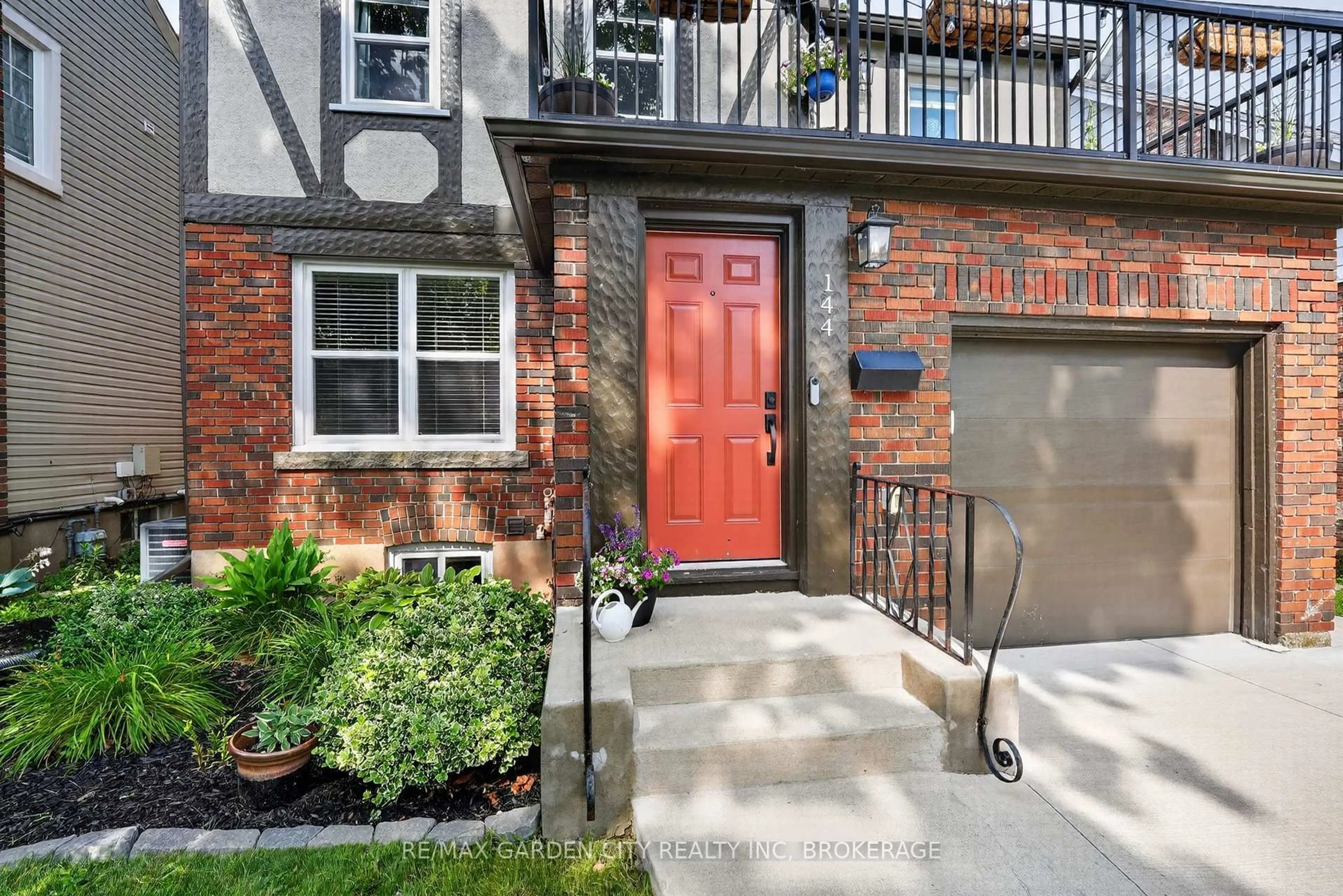 Home with brick exterior material, street for 144 Highland Ave, St. Catharines Ontario L2R 4J4