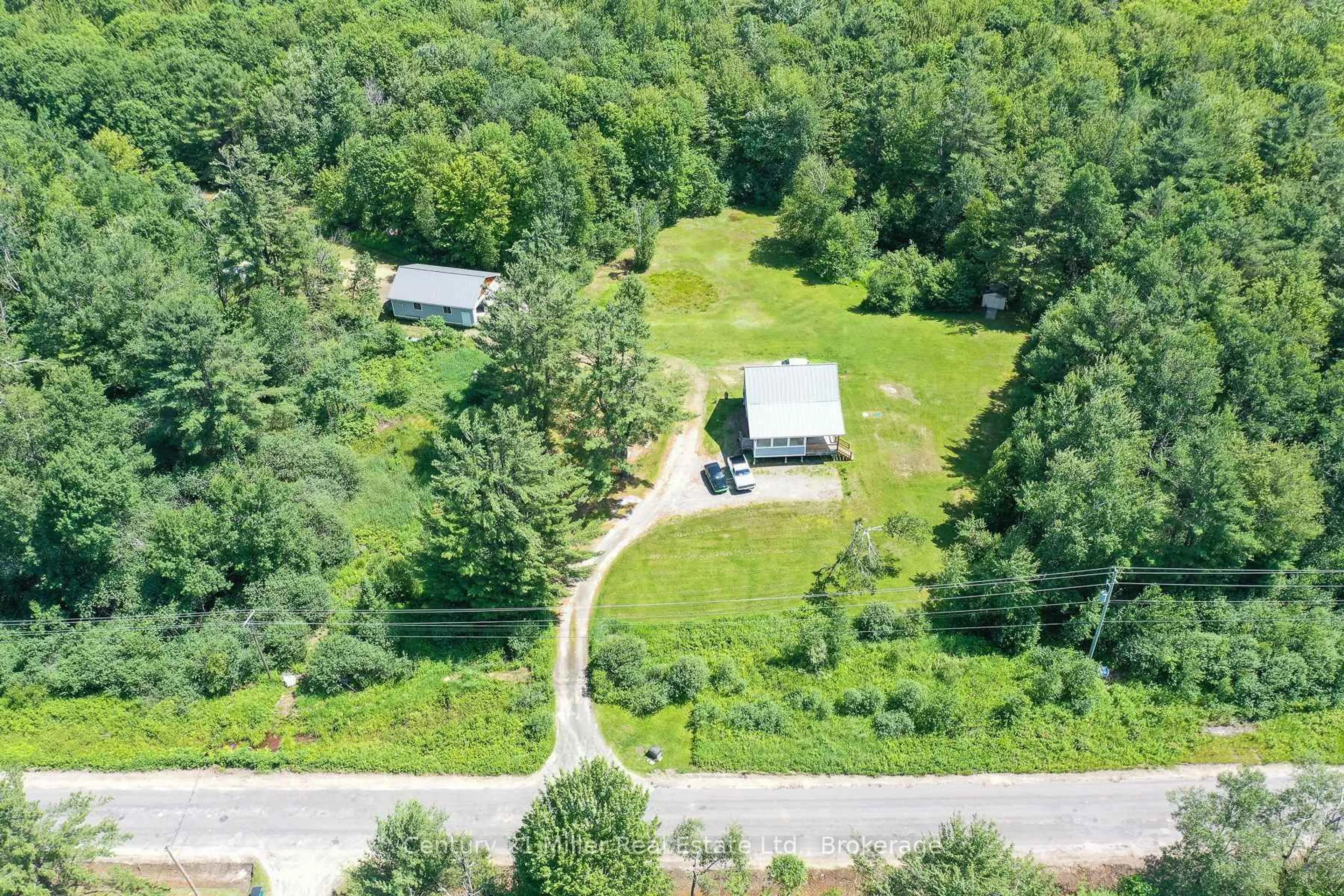 A pic from outside/outdoor area/front of a property/back of a property/a pic from drone, unknown for 1028 Medora Lake Rd, Muskoka Lakes Ontario P0B 1J0