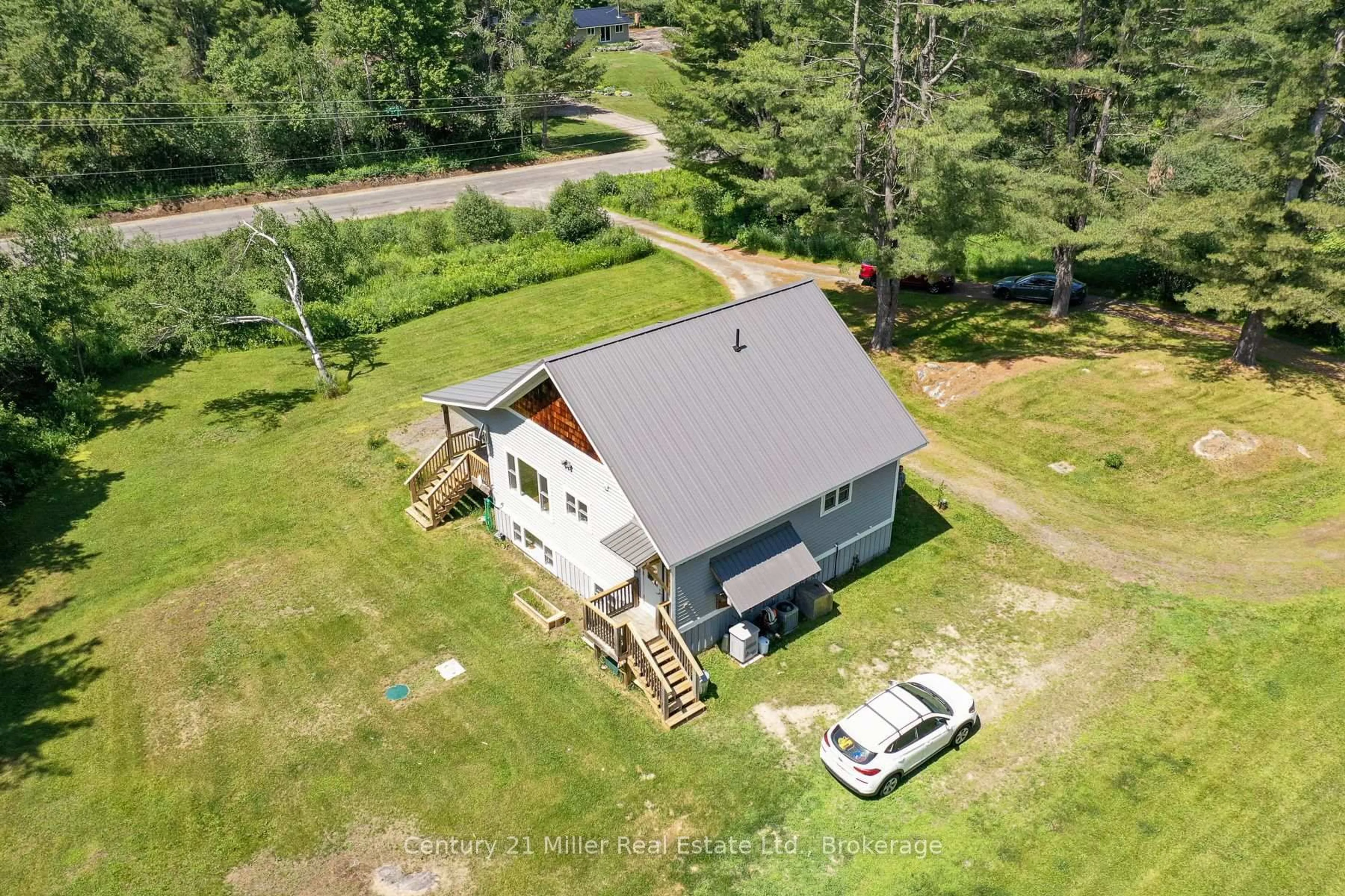 A pic from outside/outdoor area/front of a property/back of a property/a pic from drone, building for 1028 Medora Lake Rd, Muskoka Lakes Ontario P0B 1J0